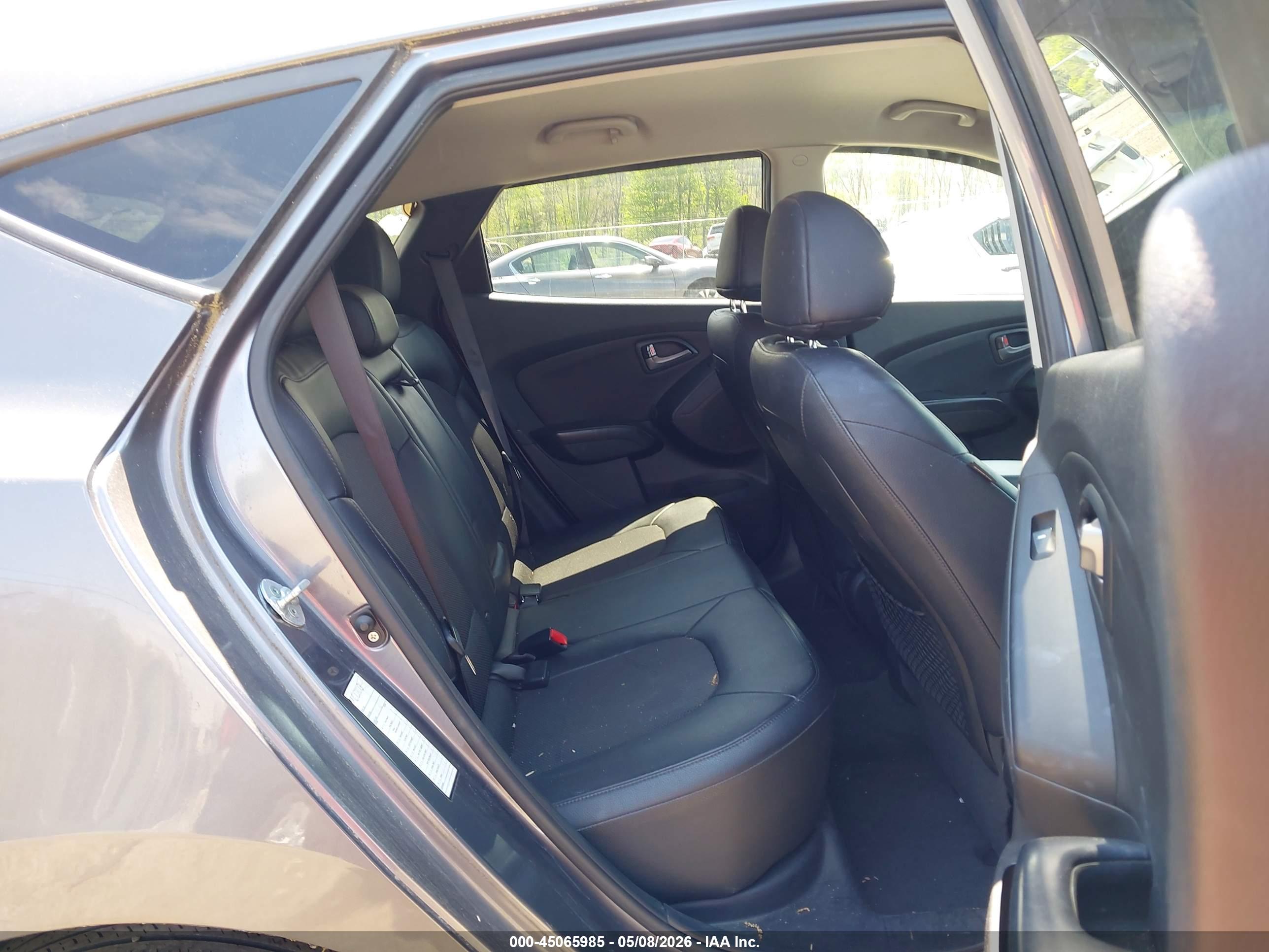 HYUNDAI TUCSON image 8