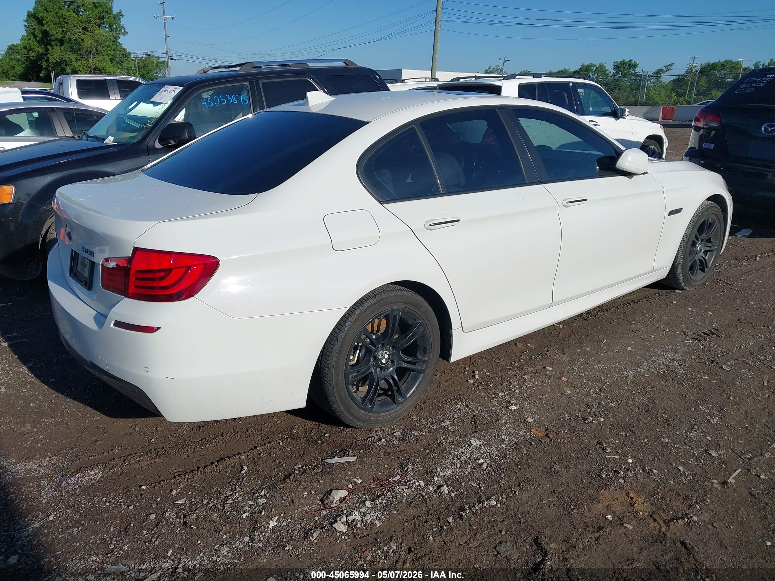 BMW 528I image 4