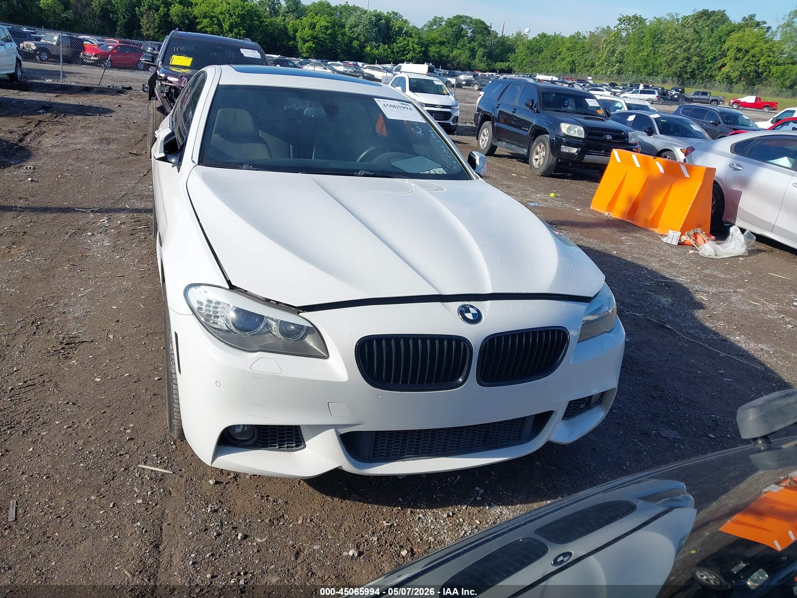 BMW 528I image 6