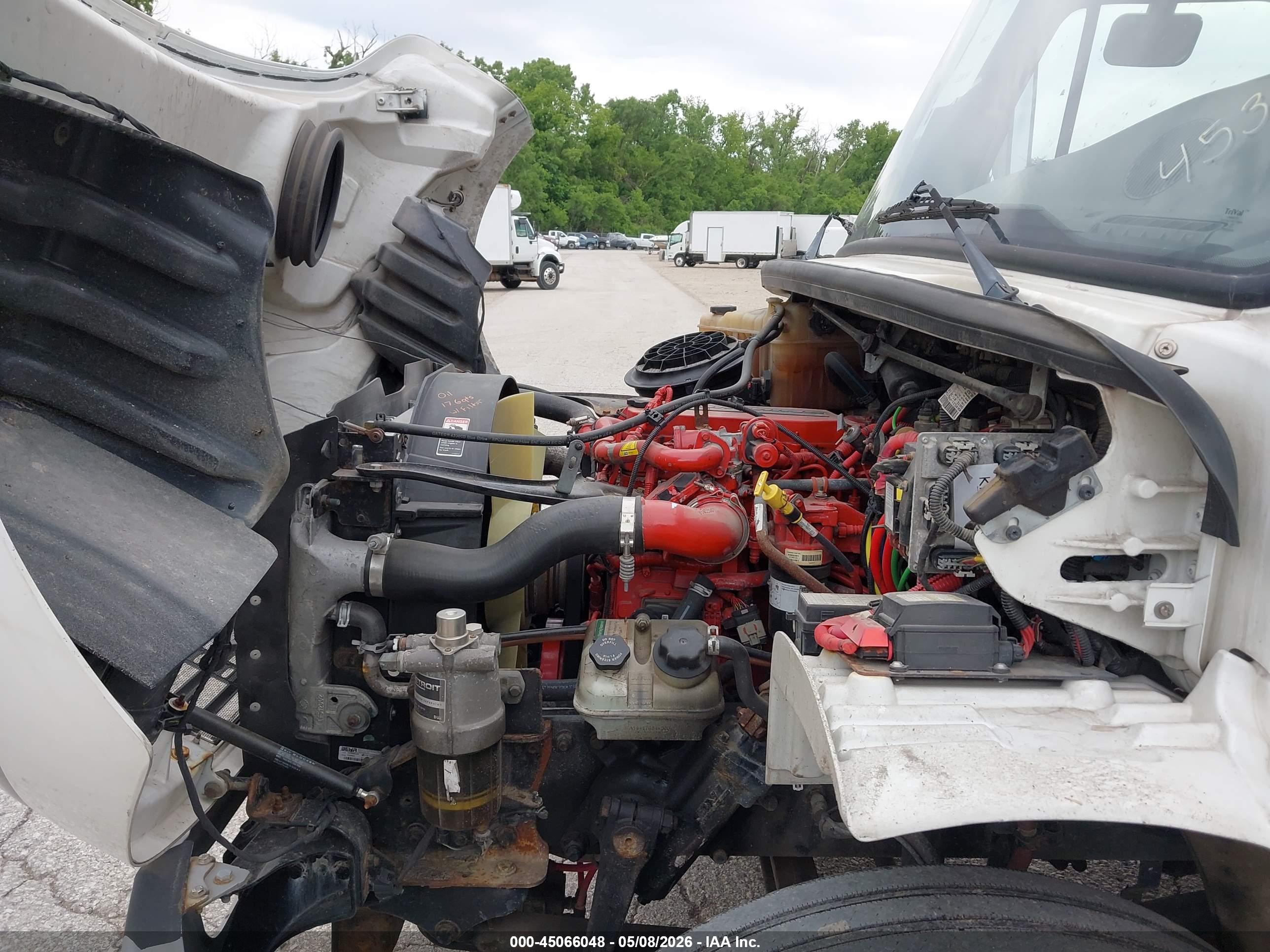 FREIGHTLINER M2 image 10