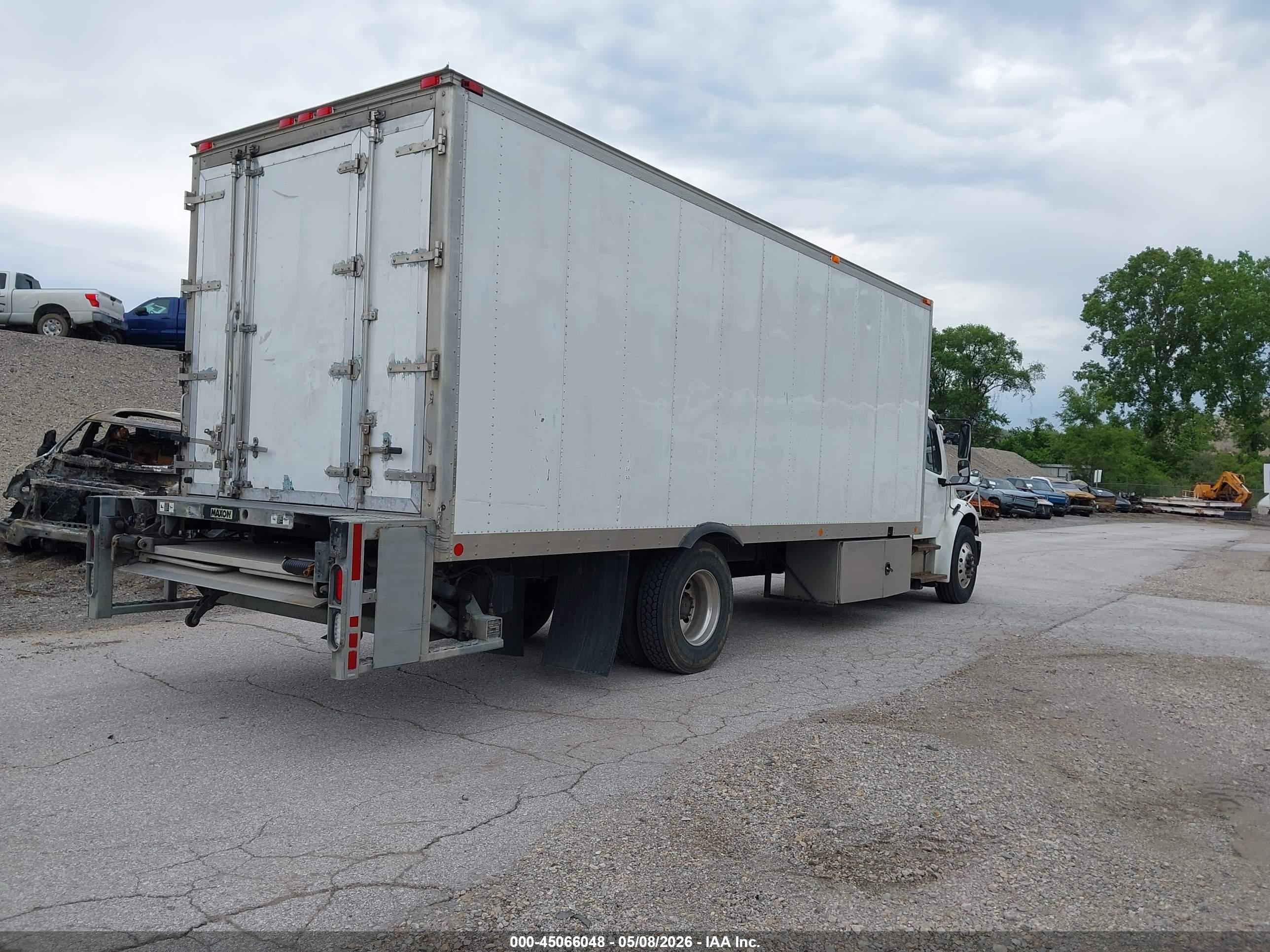 FREIGHTLINER M2 image 4