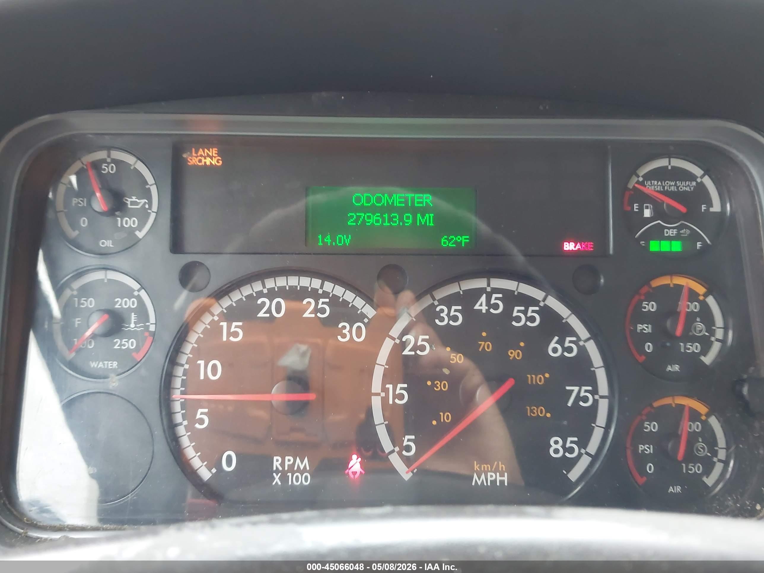 FREIGHTLINER M2 image 6