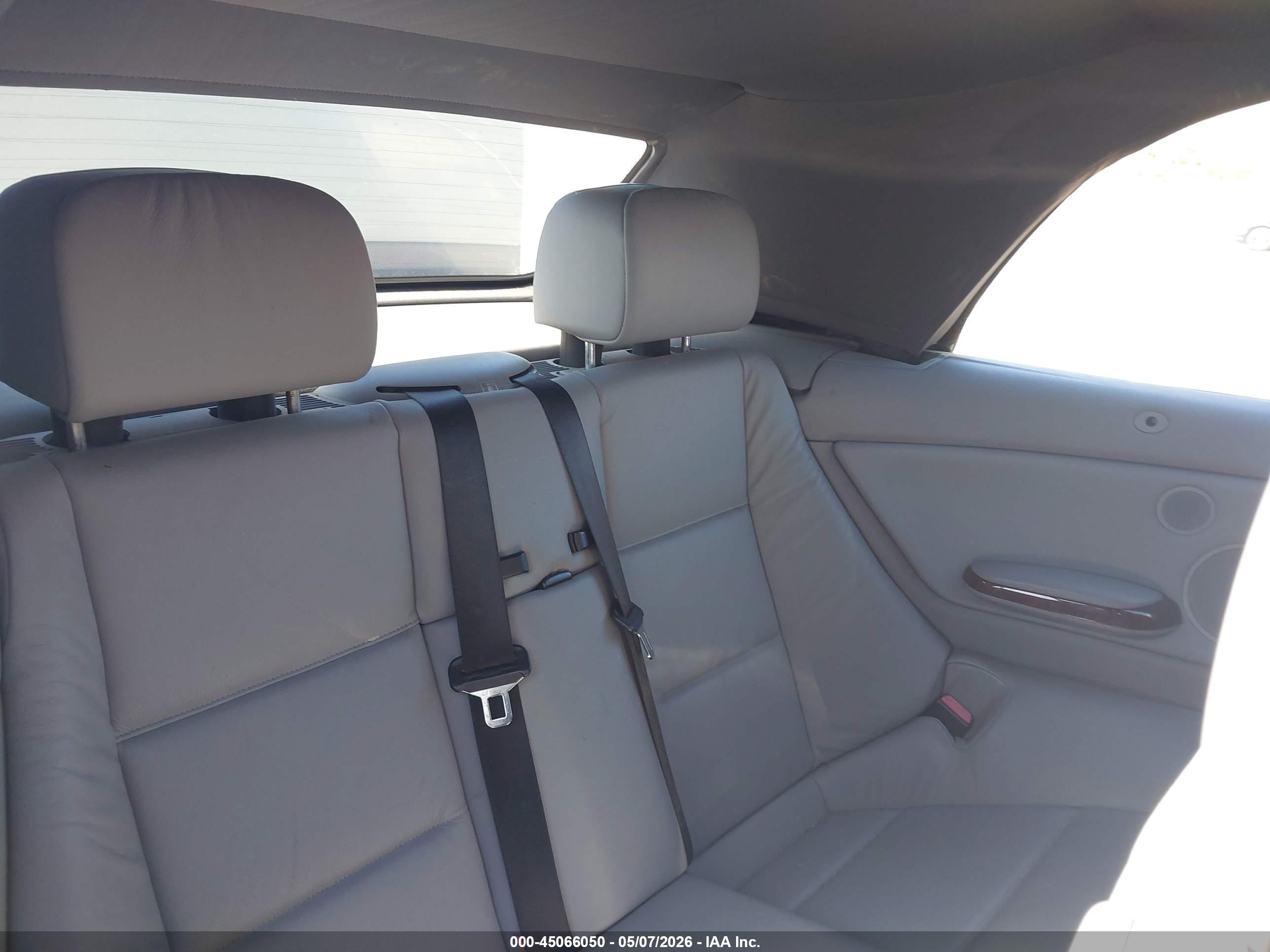 BMW 330CI image 8