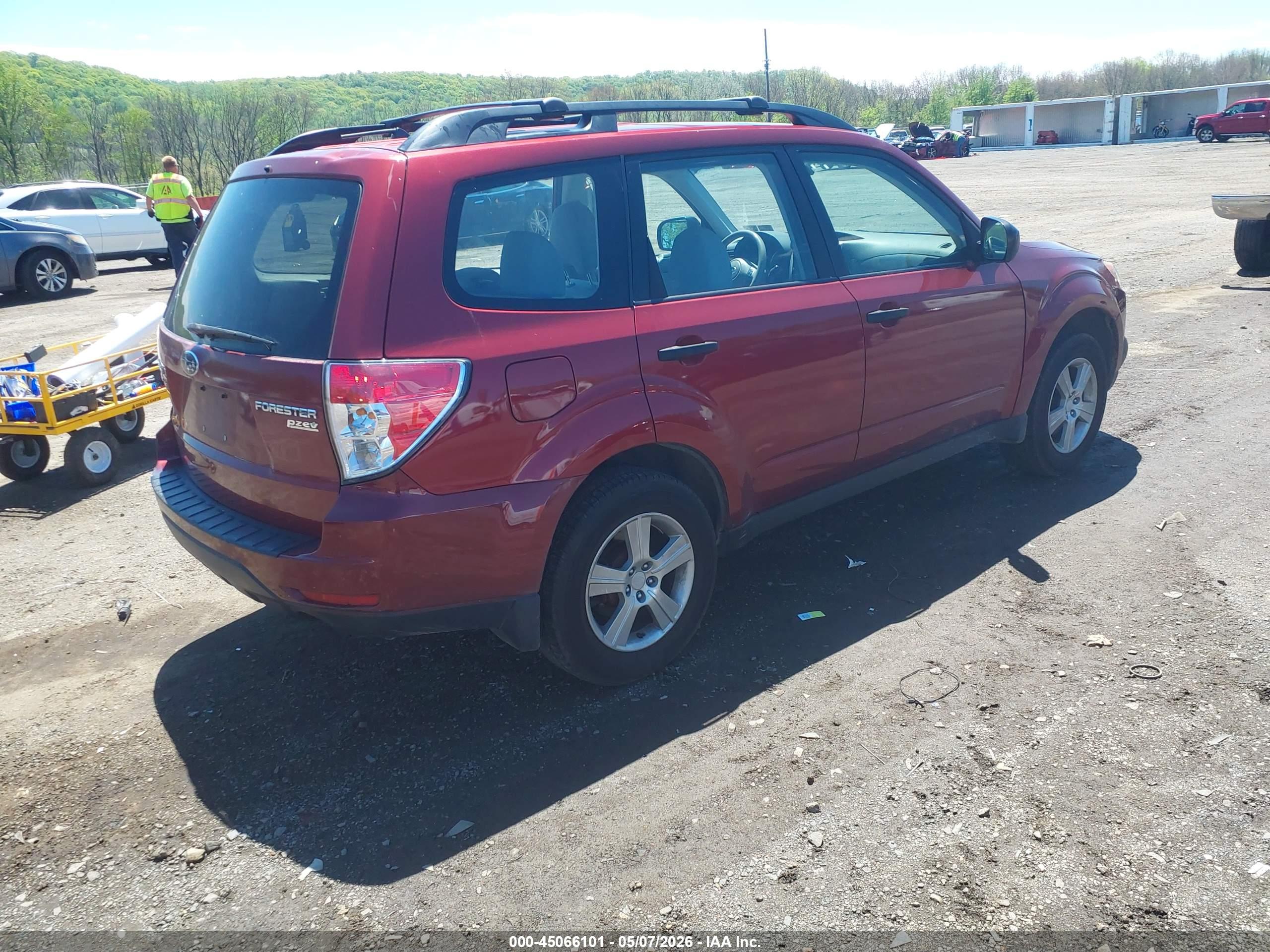 SUBARU FORESTER image 4