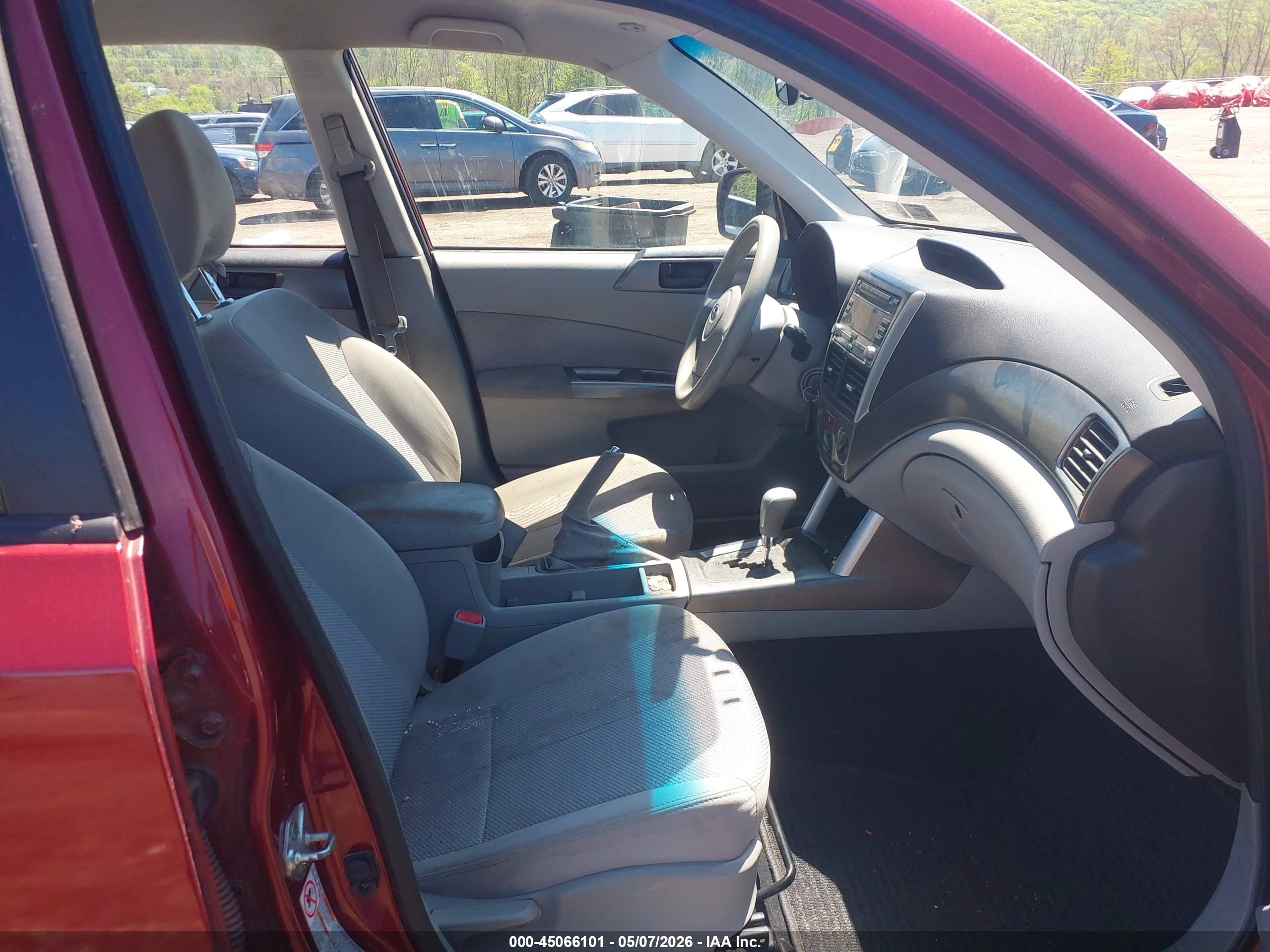 SUBARU FORESTER image 5
