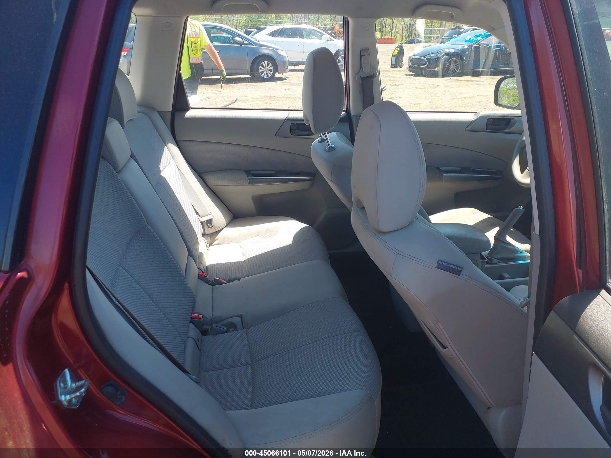 SUBARU FORESTER image 8