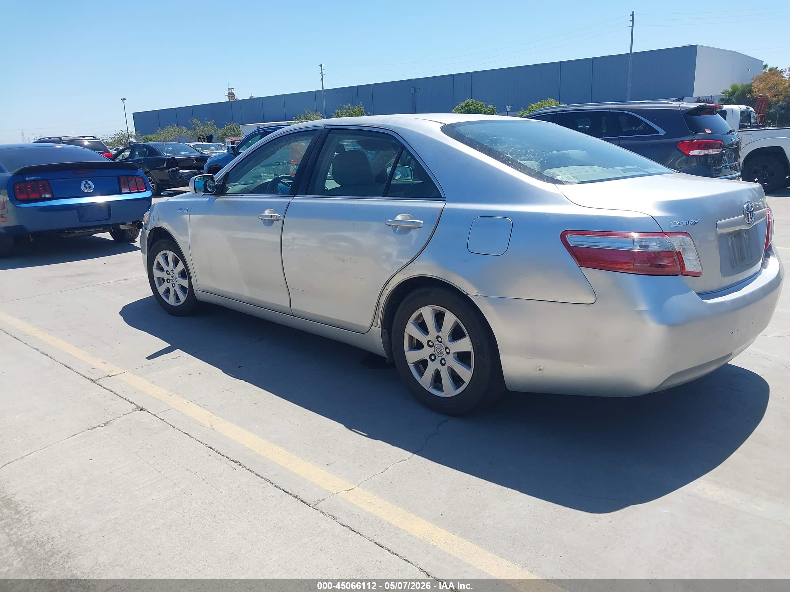 TOYOTA CAMRY image 3