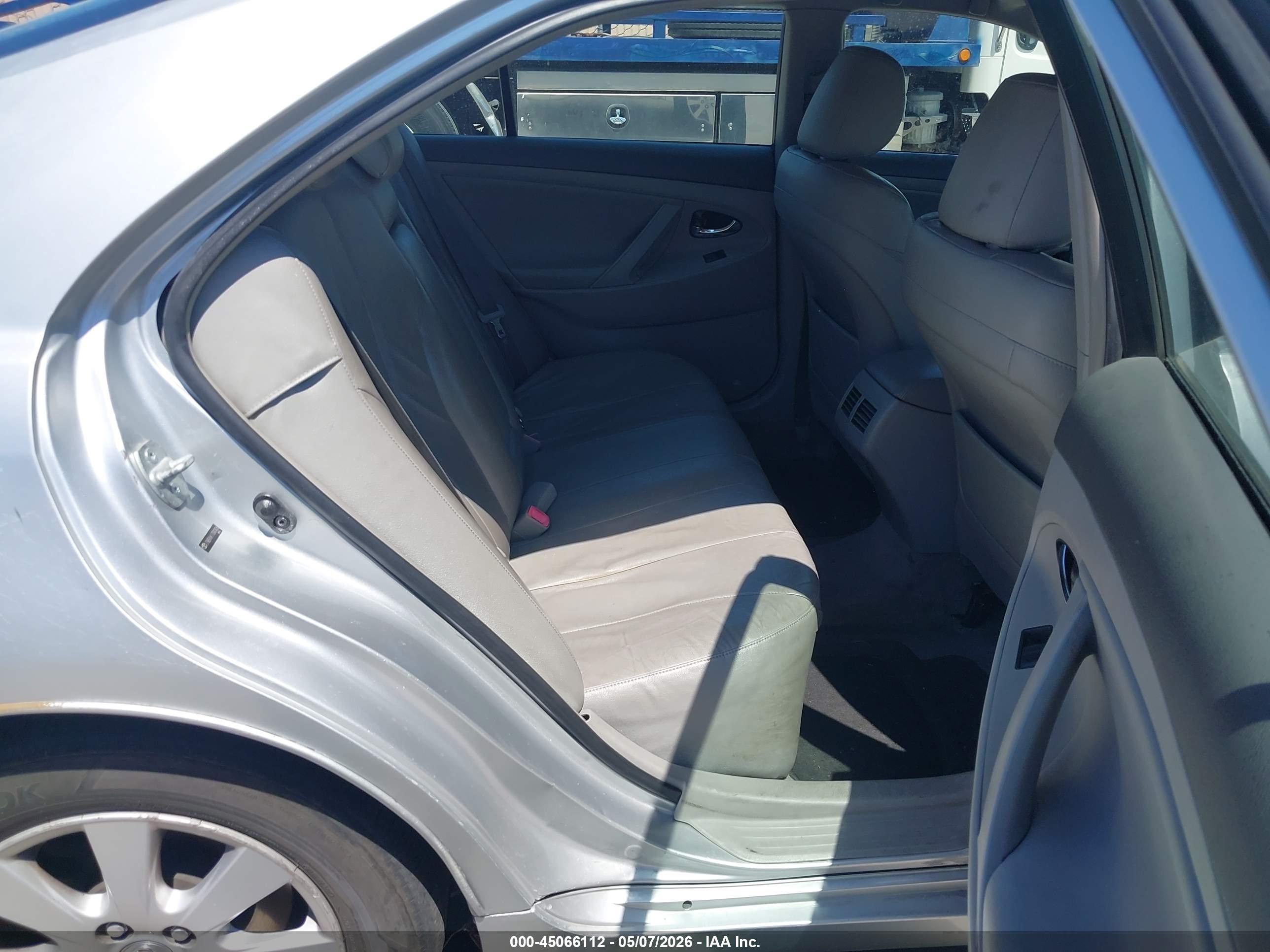 TOYOTA CAMRY image 8