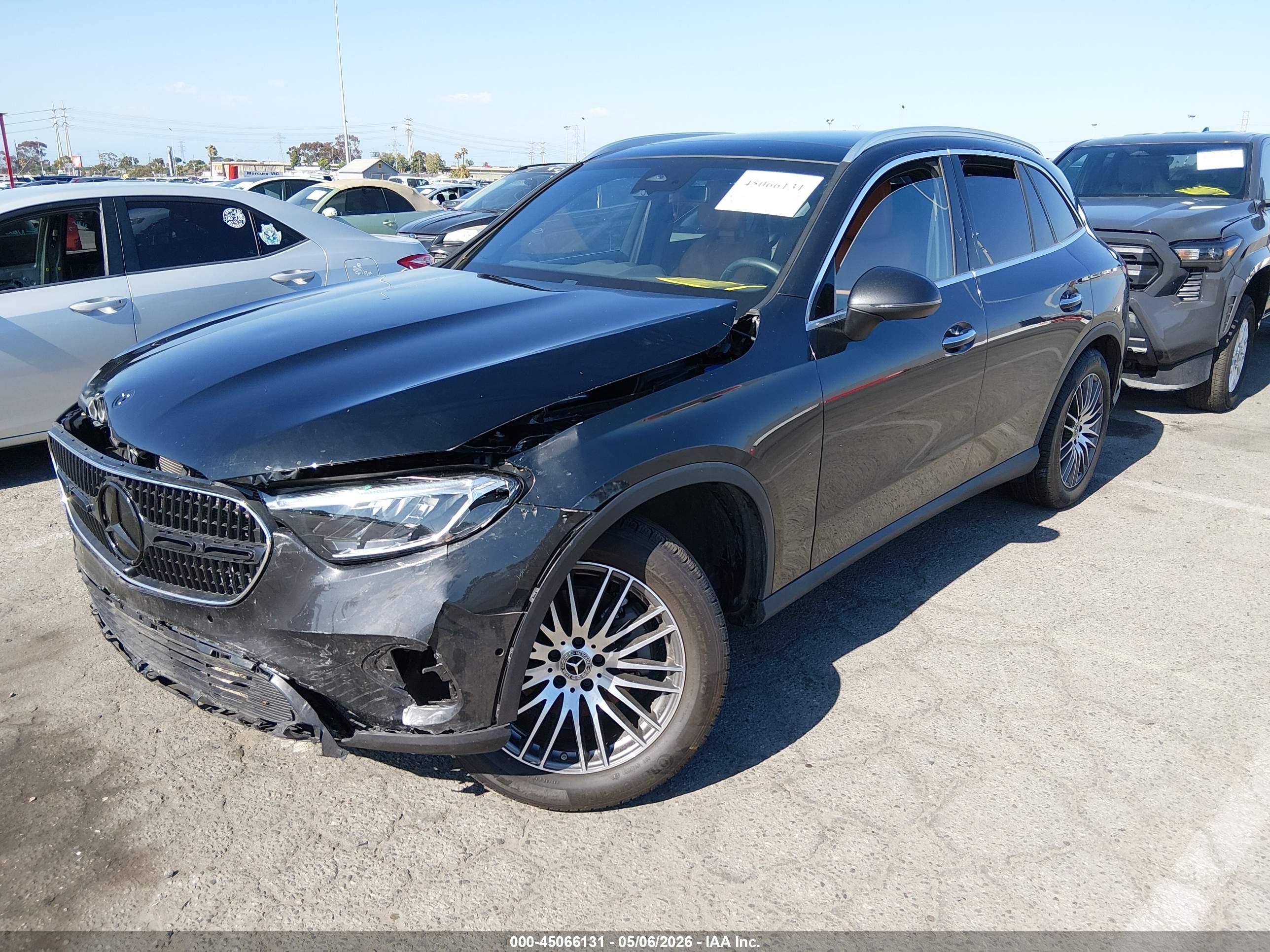 MERCEDES-BENZ GLC image 2
