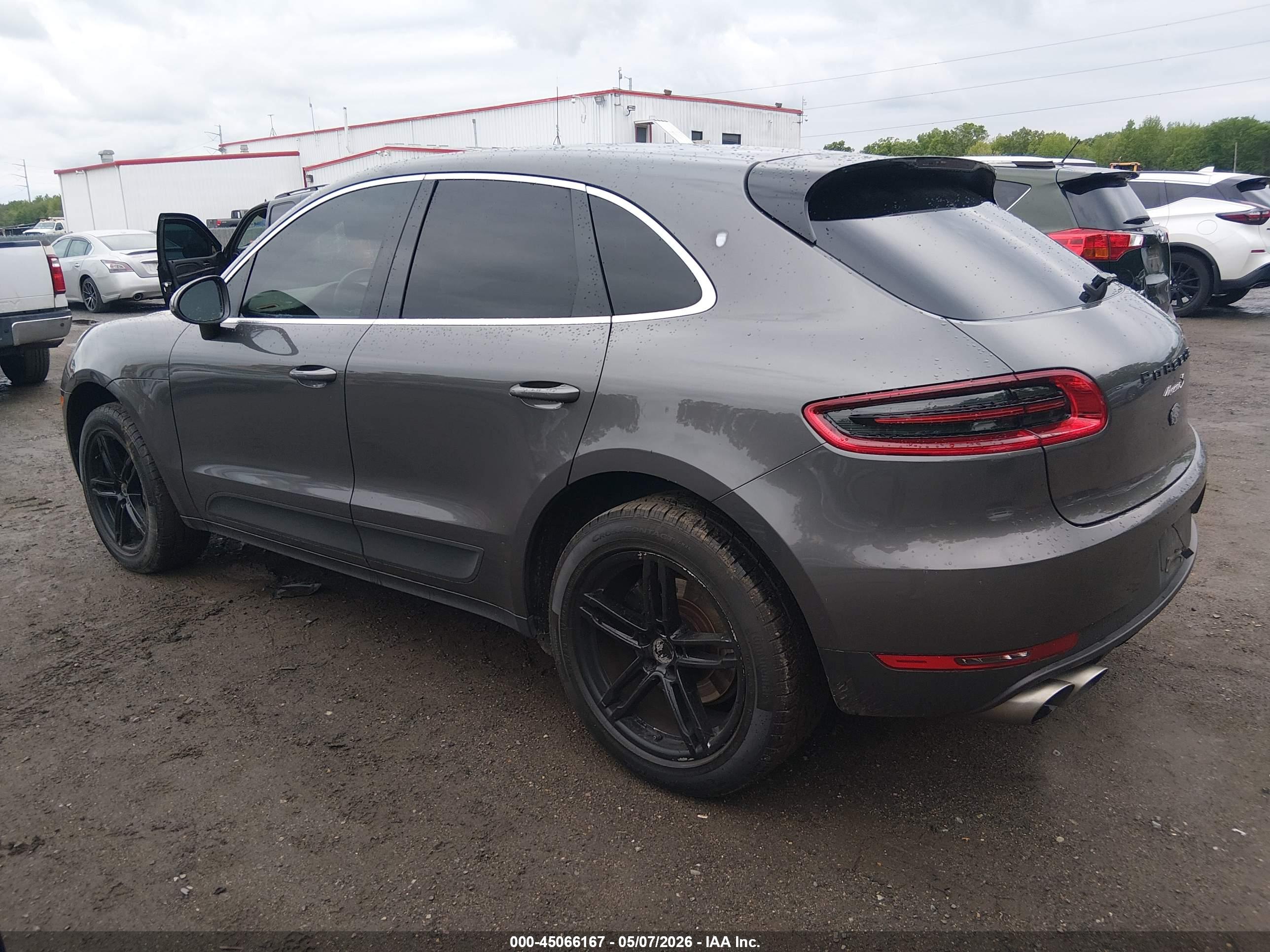 PORSCHE MACAN image 3