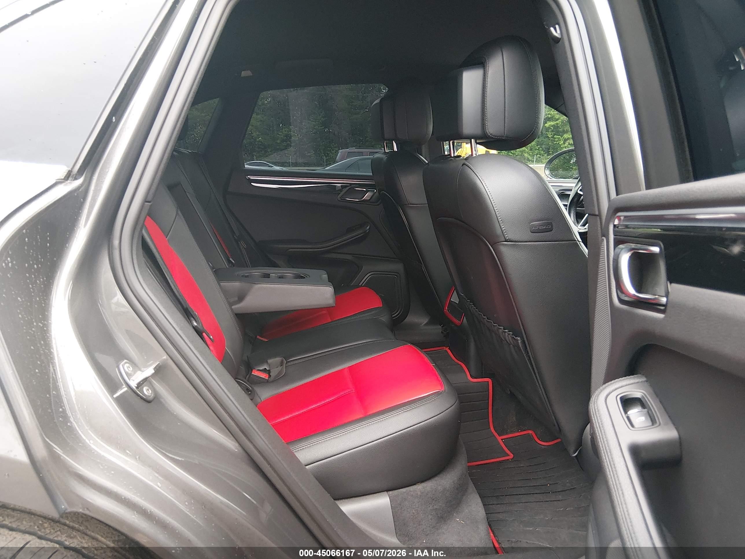PORSCHE MACAN image 8