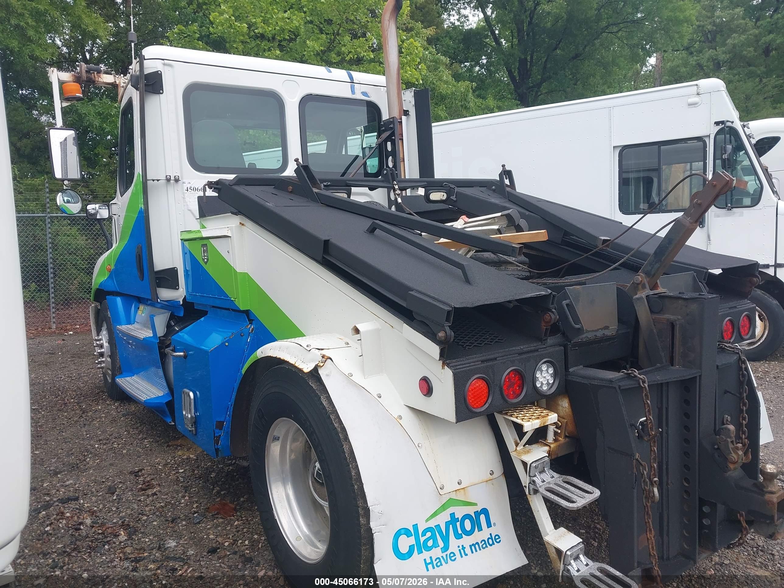 FREIGHTLINER CASCADIA image 3