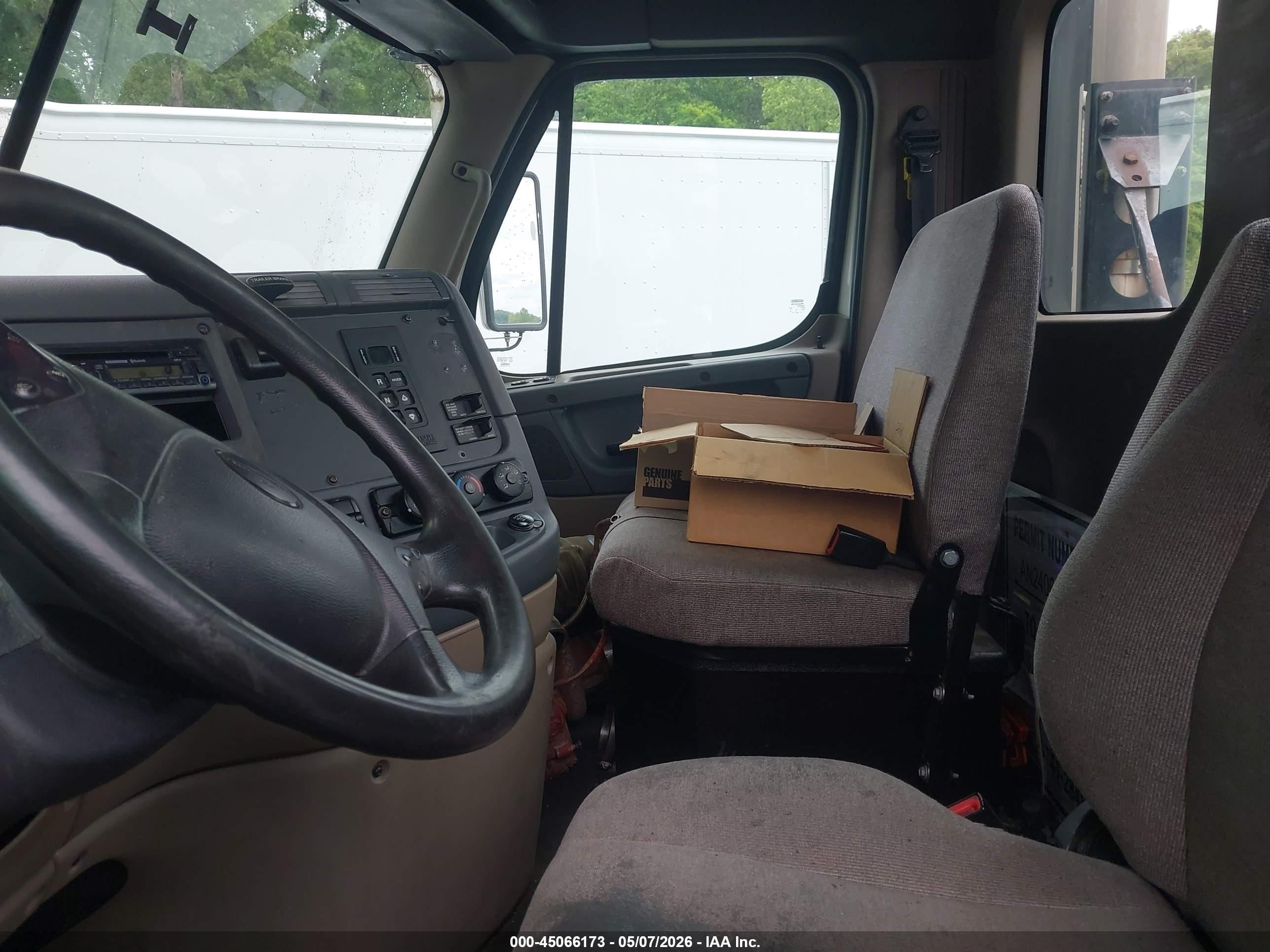 FREIGHTLINER CASCADIA image 8