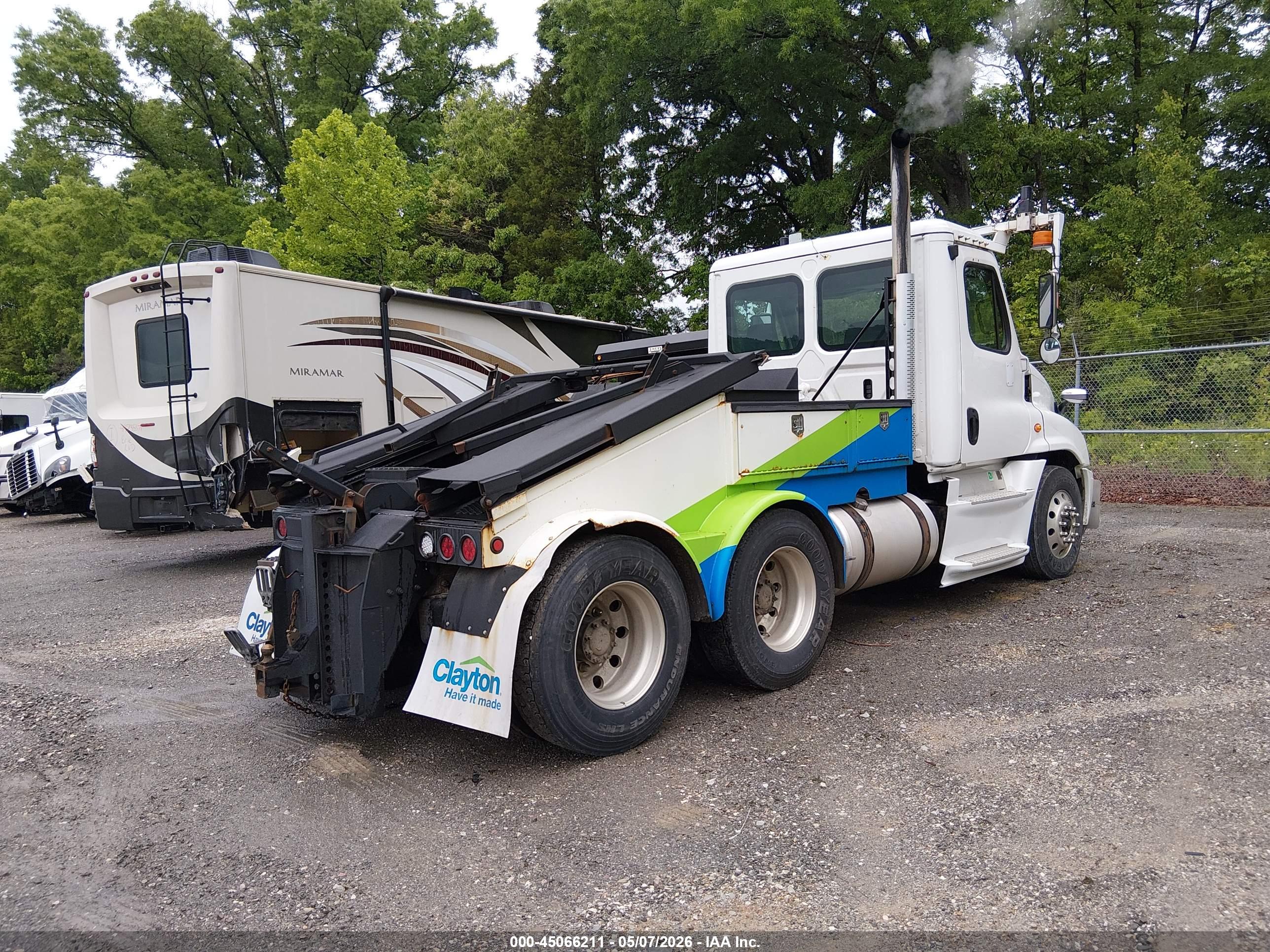 FREIGHTLINER CASCADIA image 4