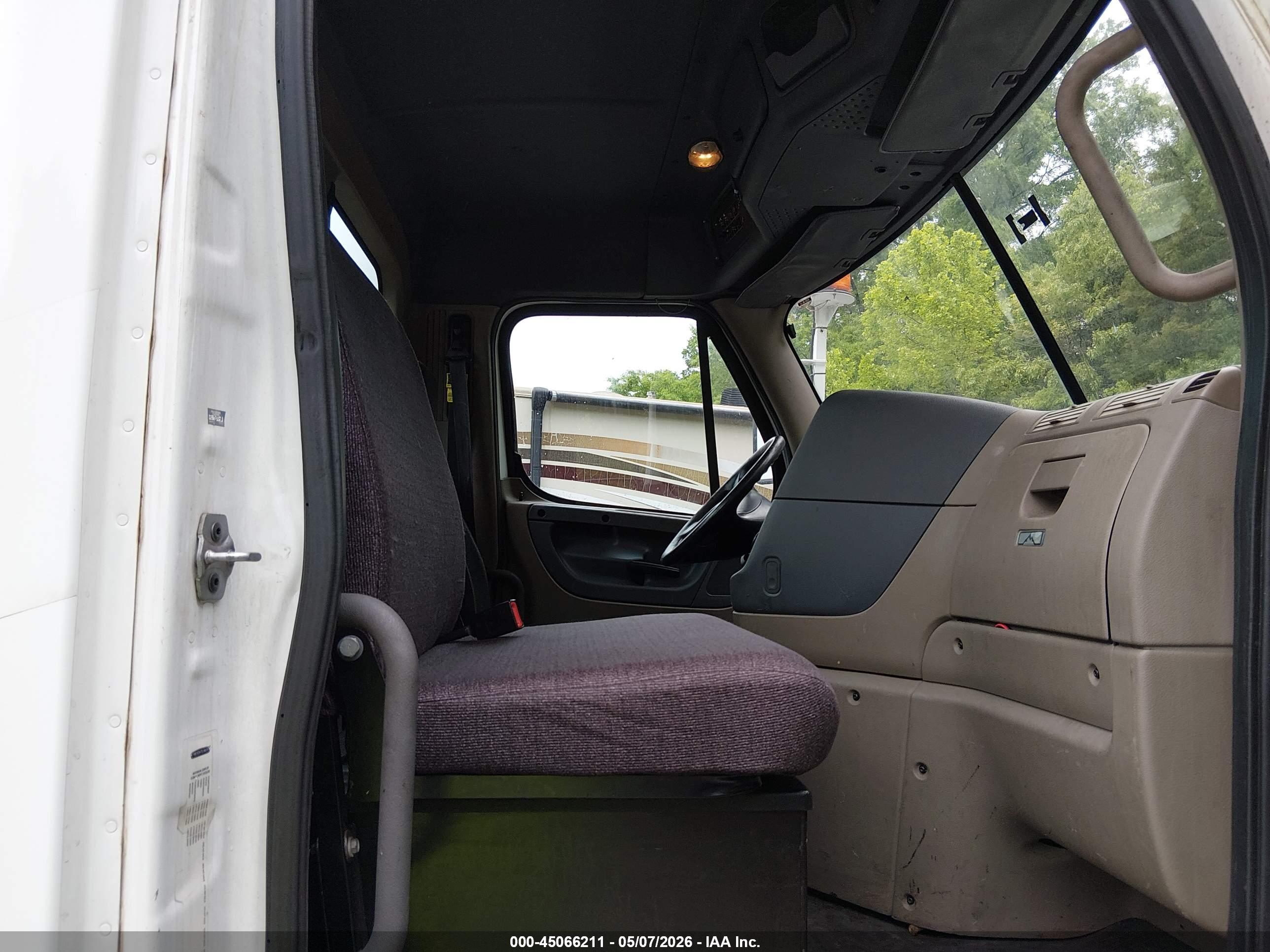 FREIGHTLINER CASCADIA image 7