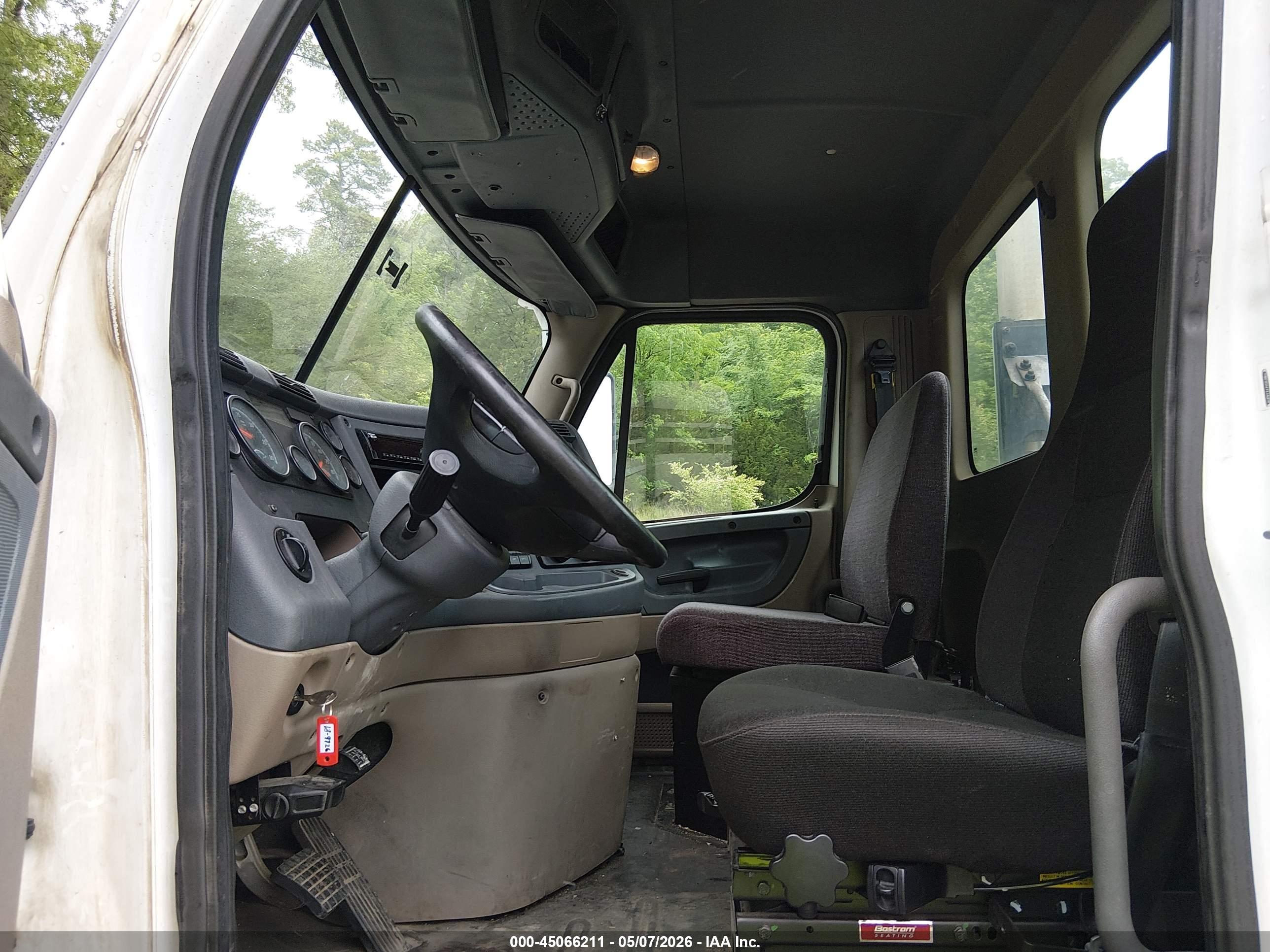 FREIGHTLINER CASCADIA image 8