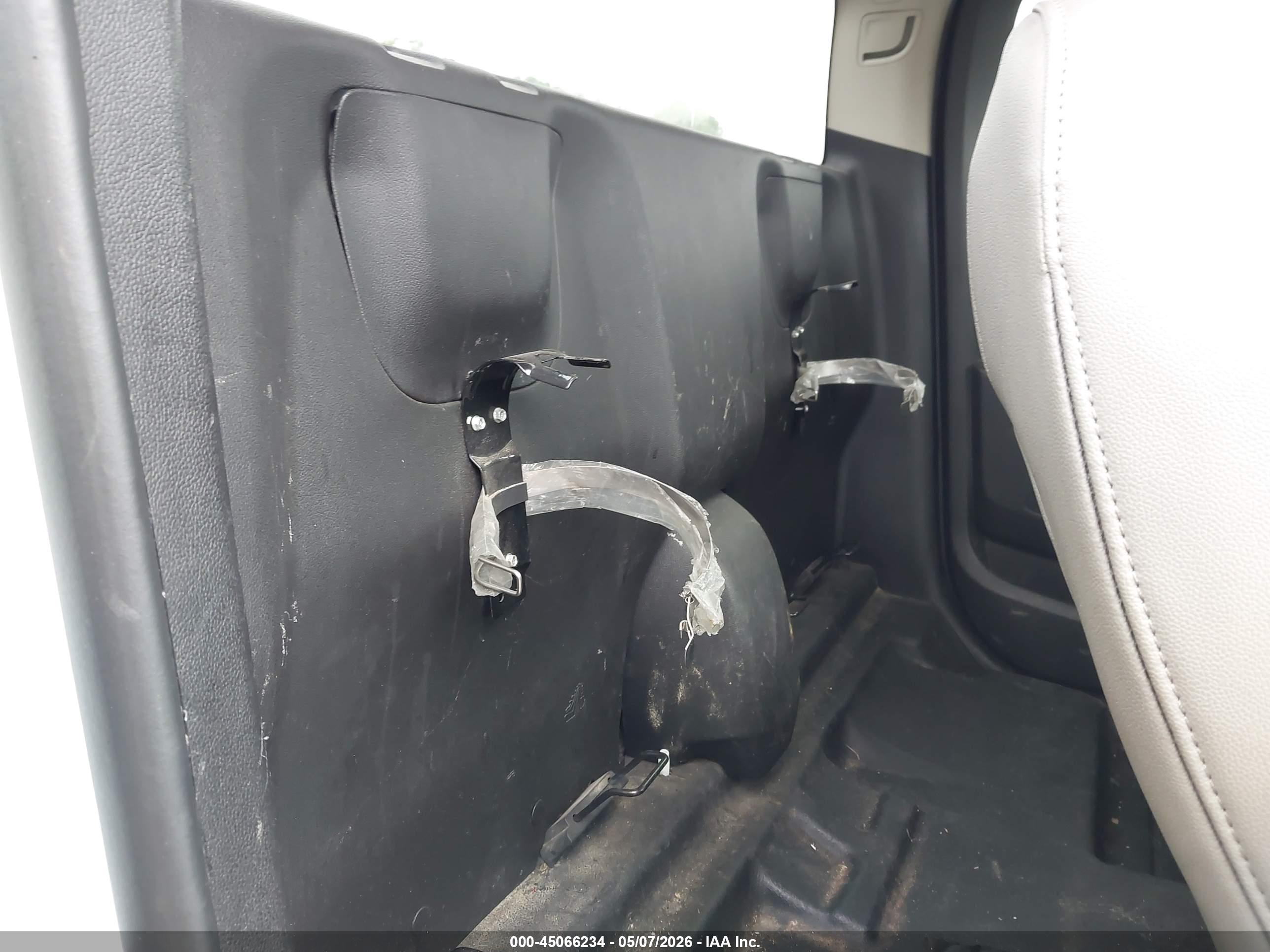 CHEVROLET COLORADO image 8