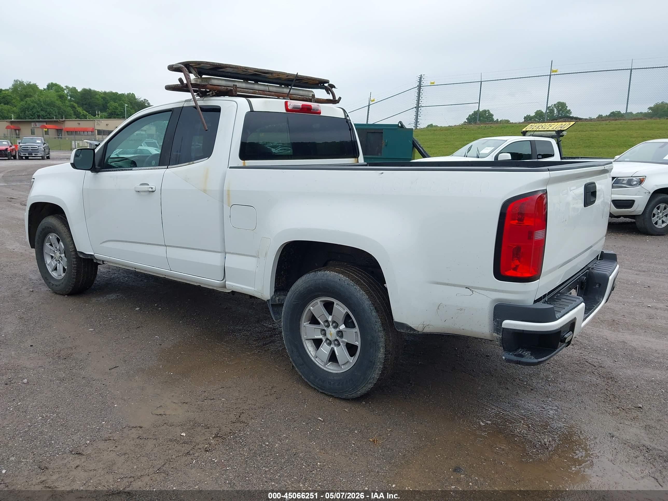 CHEVROLET COLORADO image 3