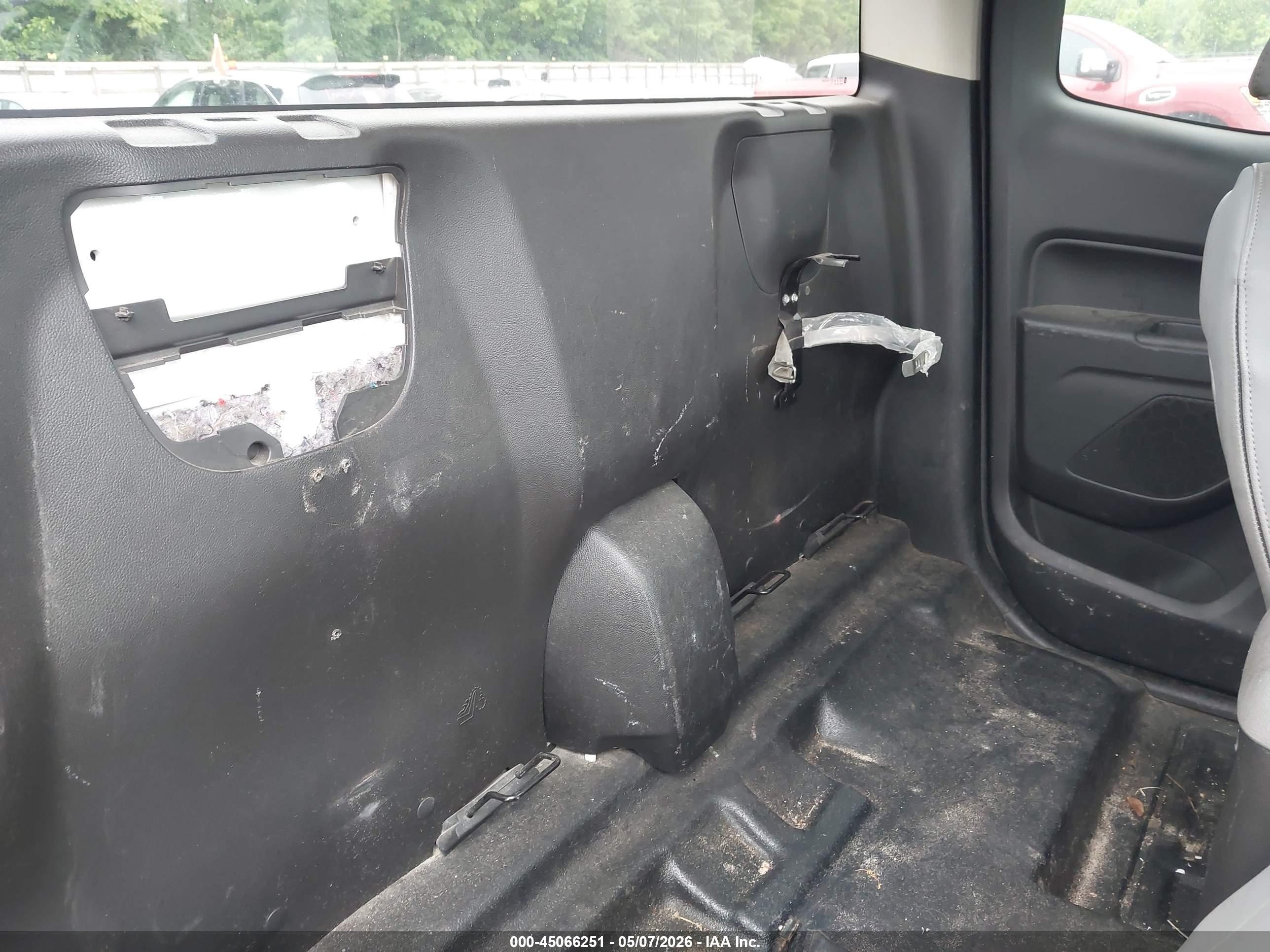 CHEVROLET COLORADO image 8
