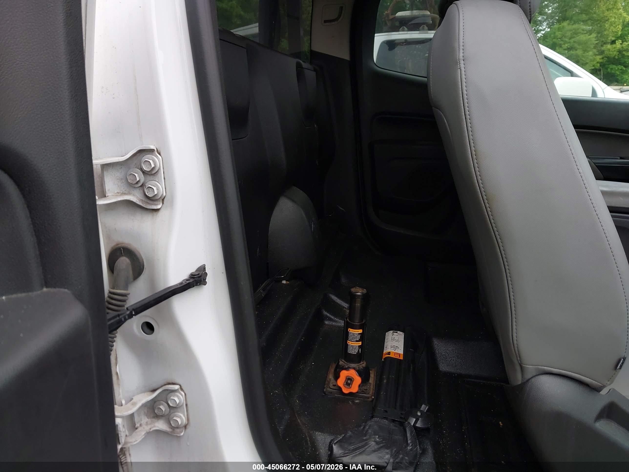 CHEVROLET COLORADO image 8