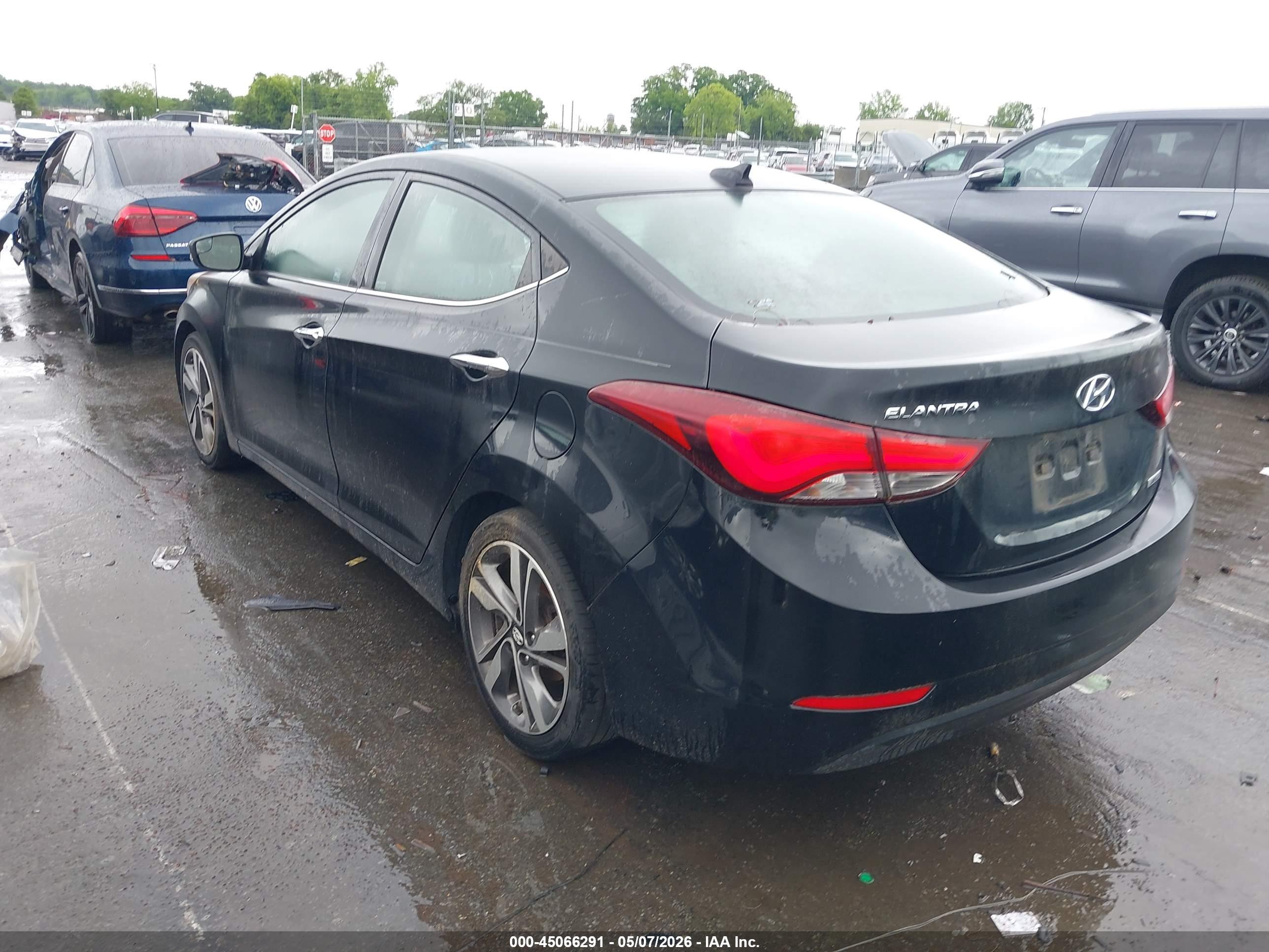 HYUNDAI ELANTRA image 3