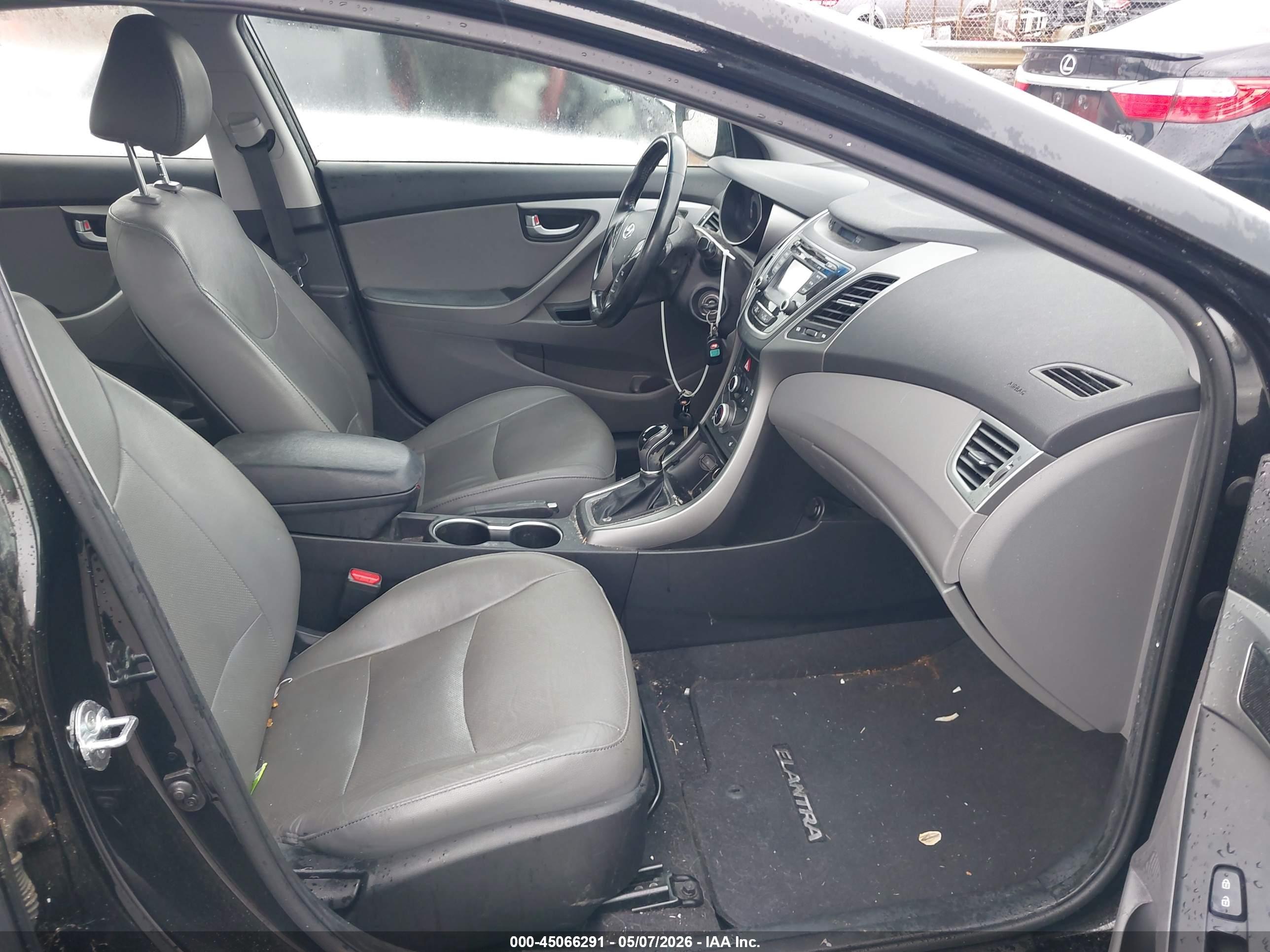HYUNDAI ELANTRA image 5