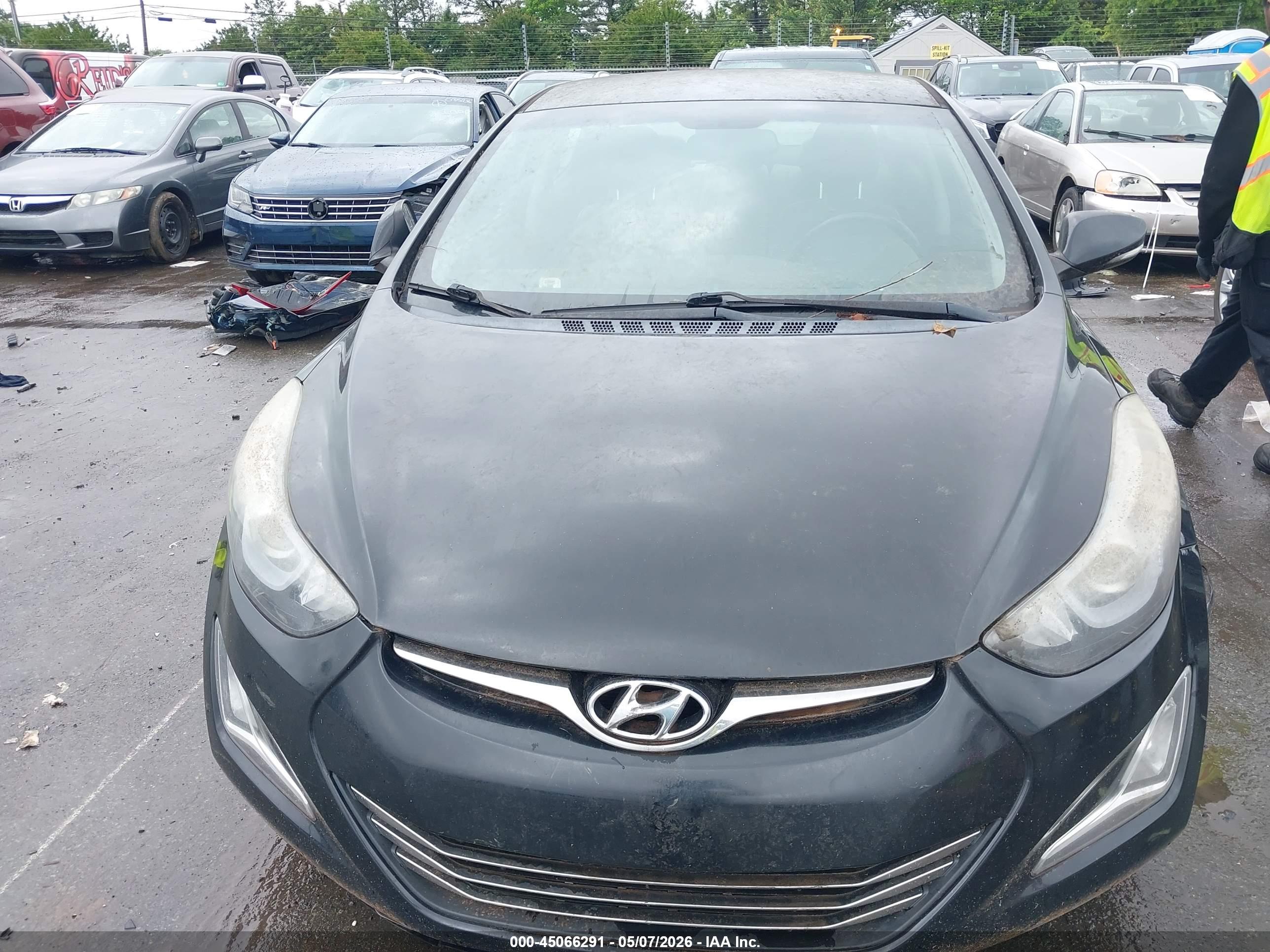 HYUNDAI ELANTRA image 6