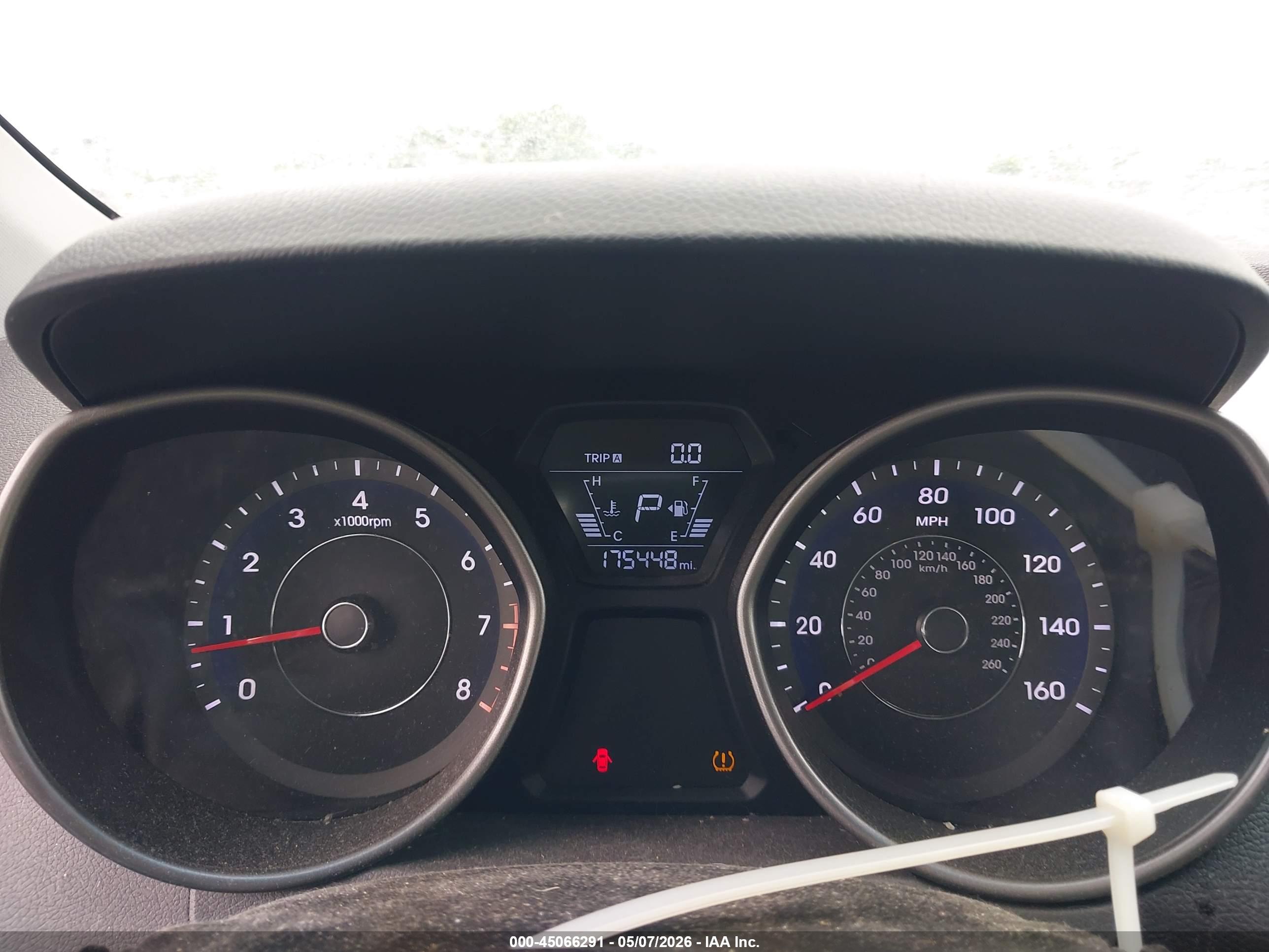 HYUNDAI ELANTRA image 7