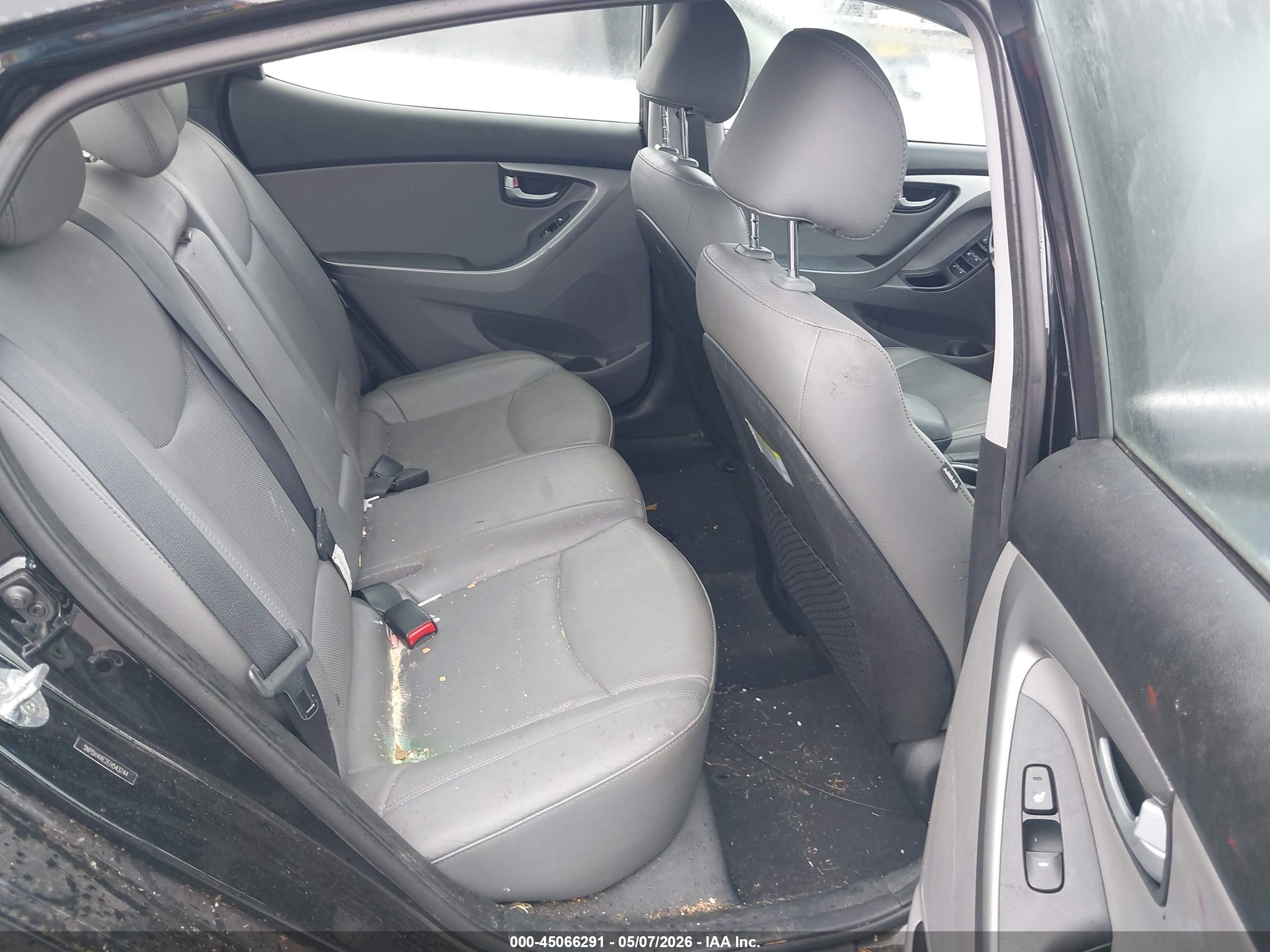 HYUNDAI ELANTRA image 8