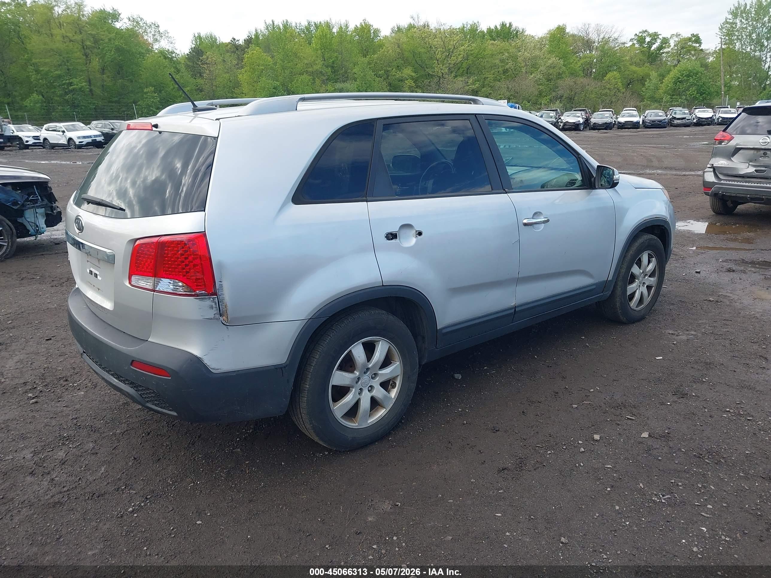 KIA SORENTO image 4