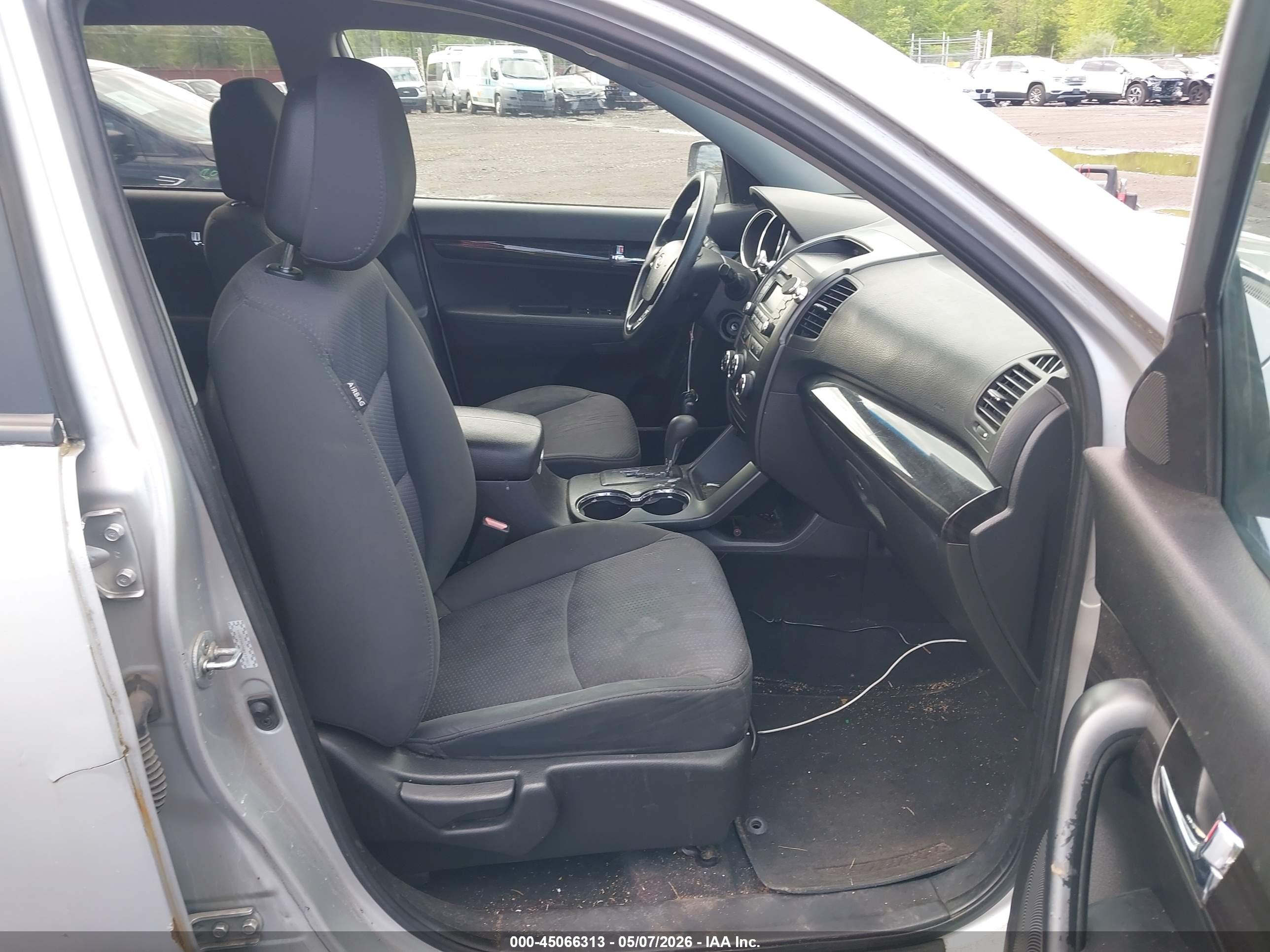 KIA SORENTO image 5