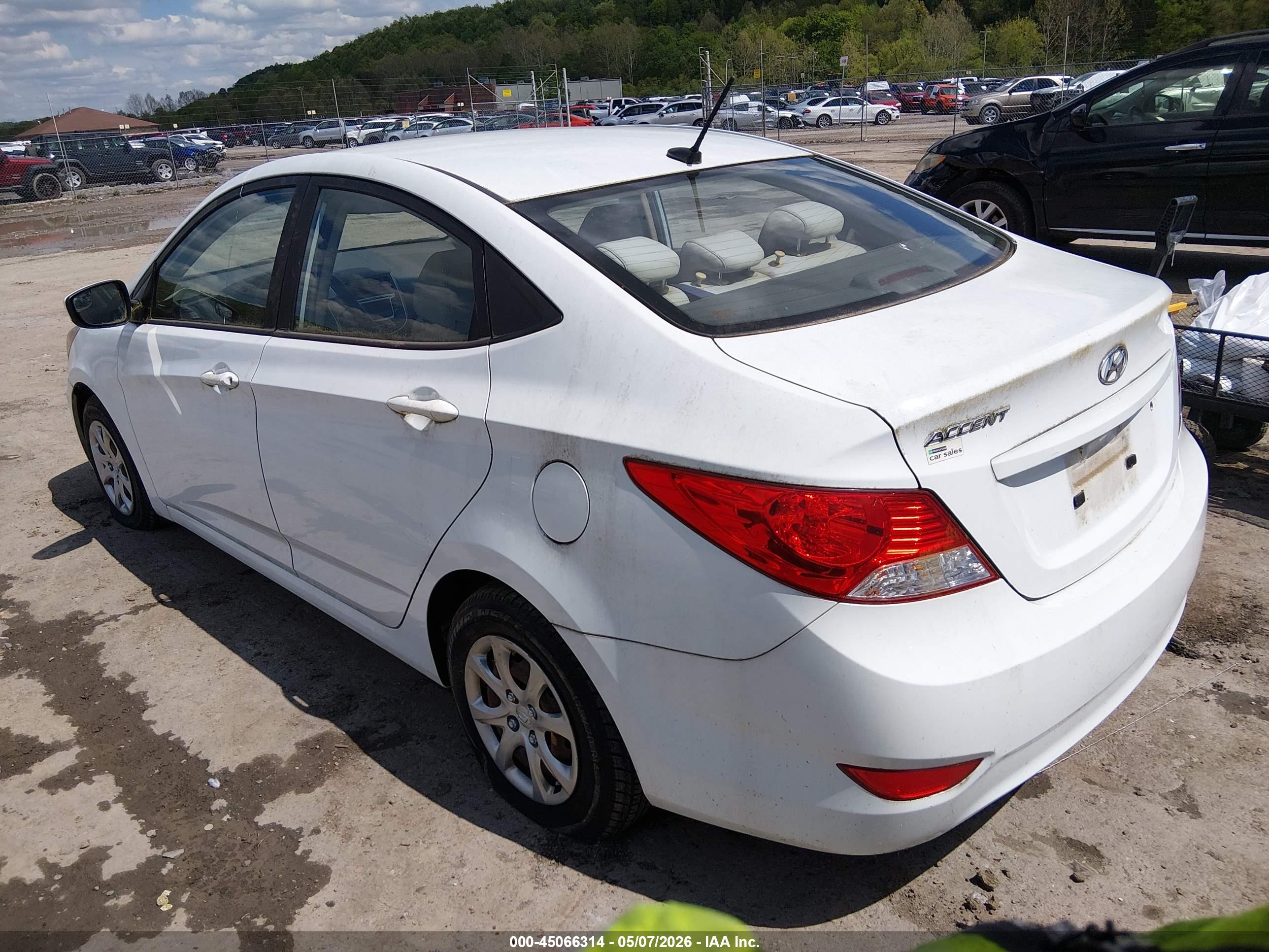 HYUNDAI ACCENT image 3