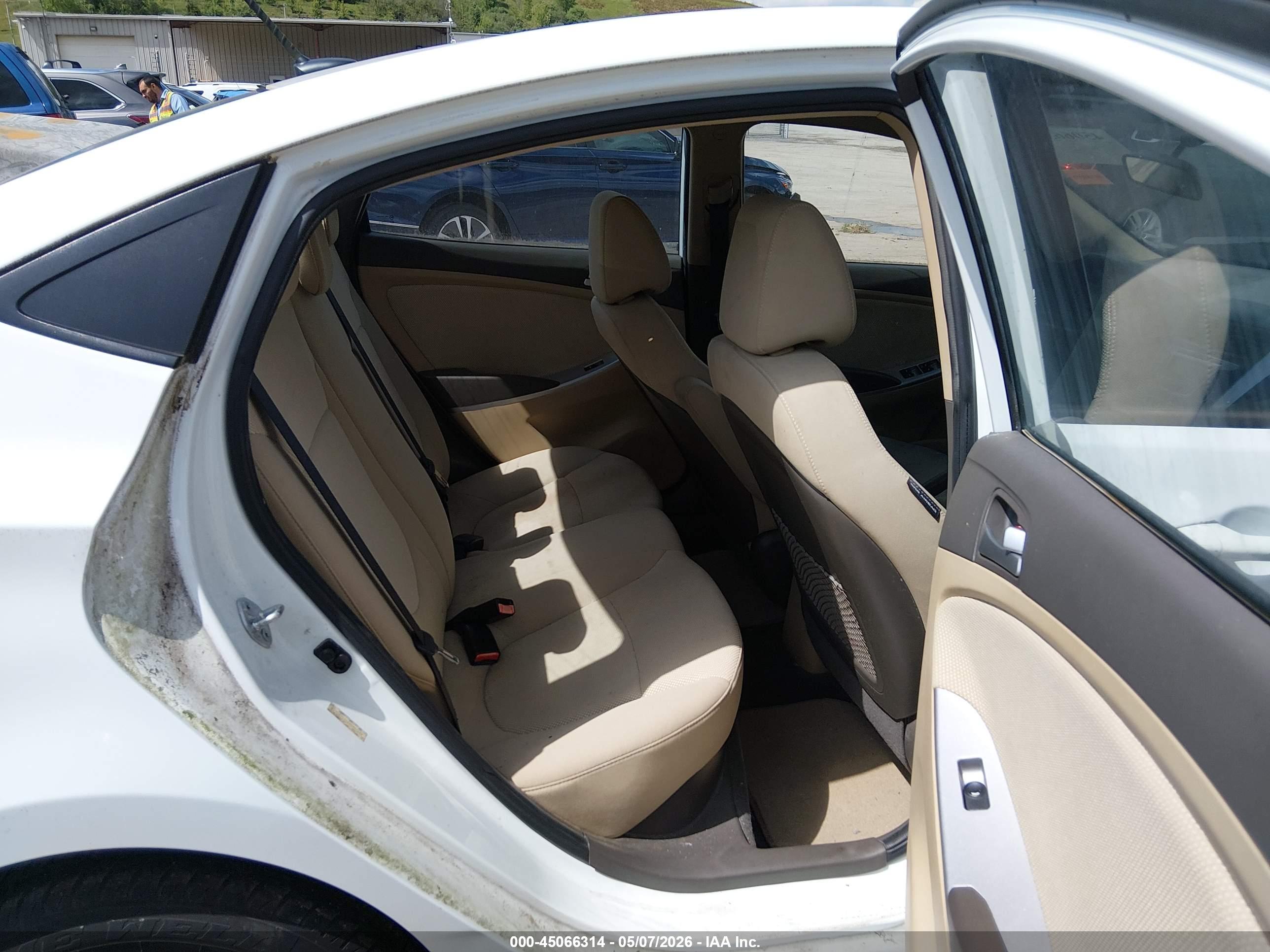 HYUNDAI ACCENT image 8