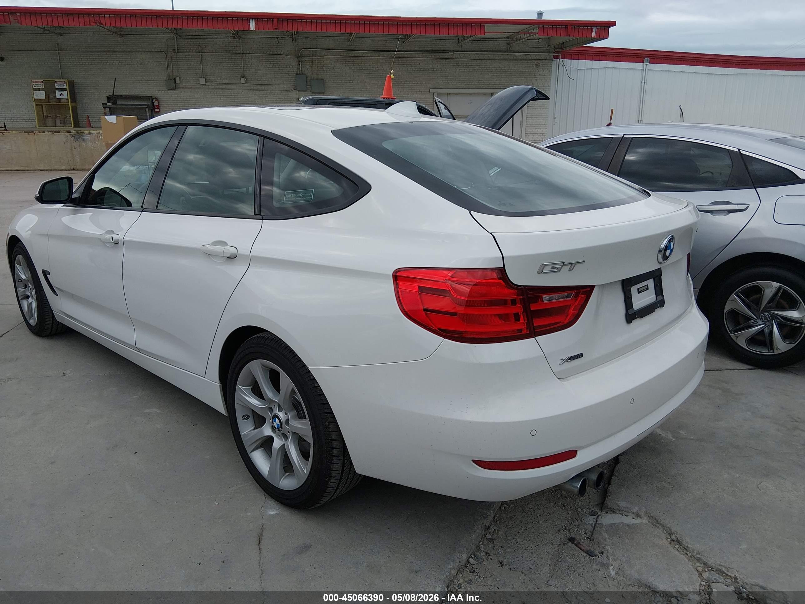 BMW 328I image 3