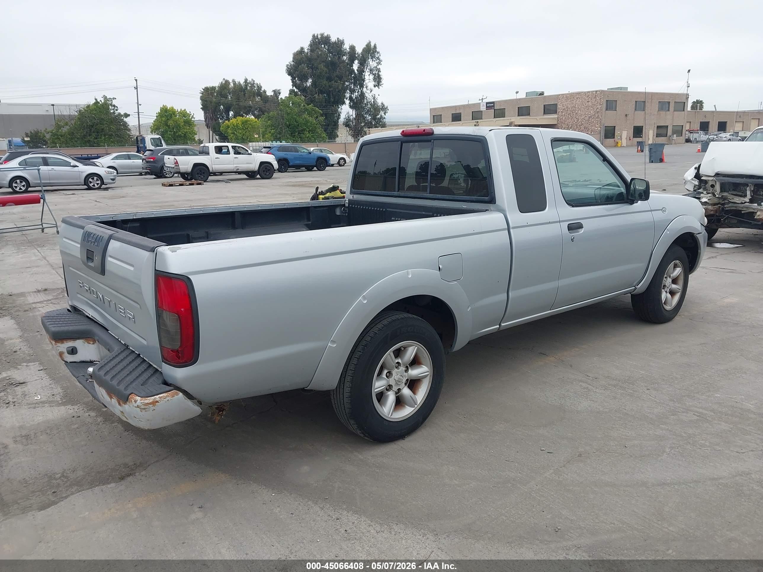NISSAN FRONTIER image 4