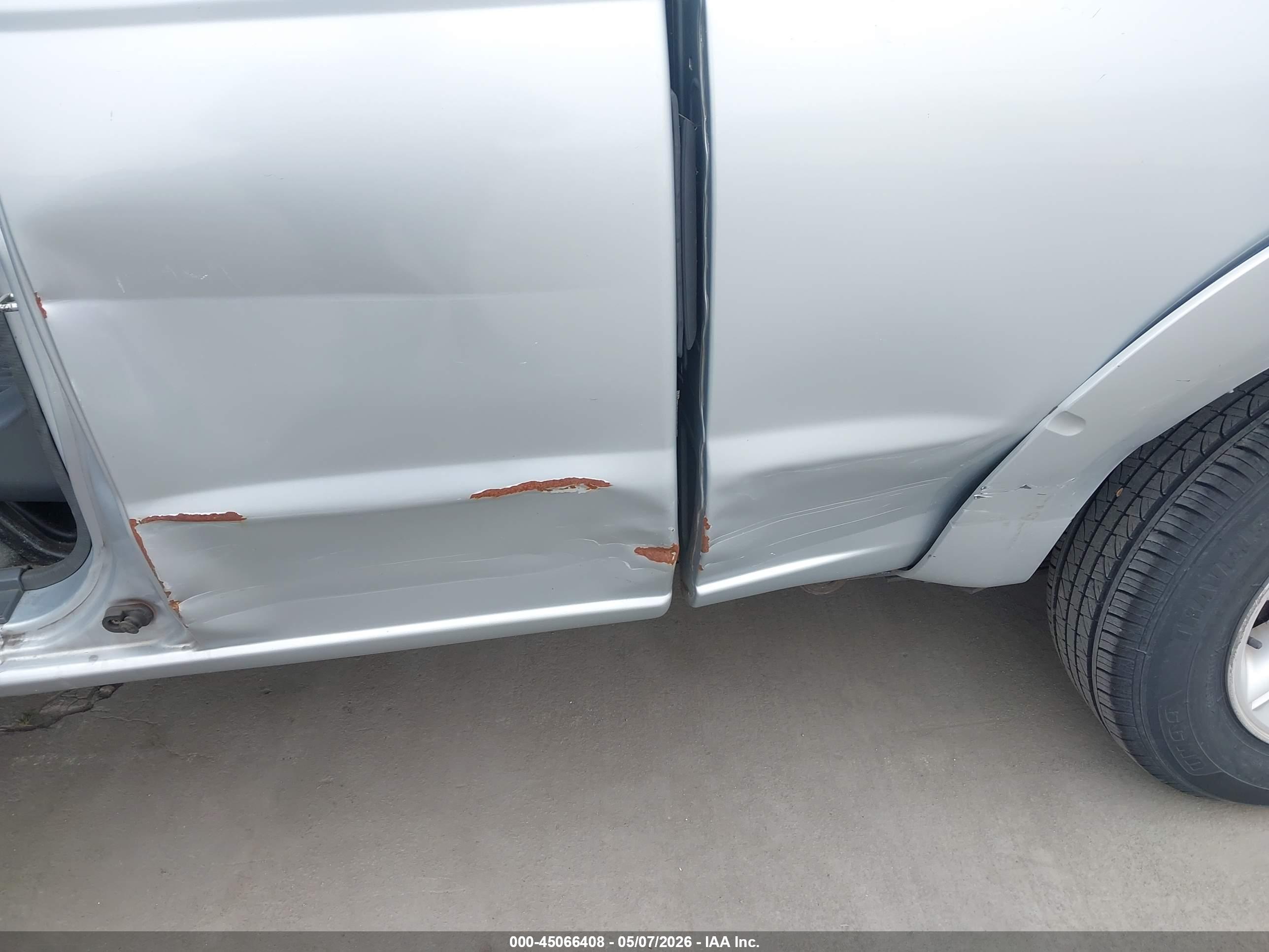 NISSAN FRONTIER image 6
