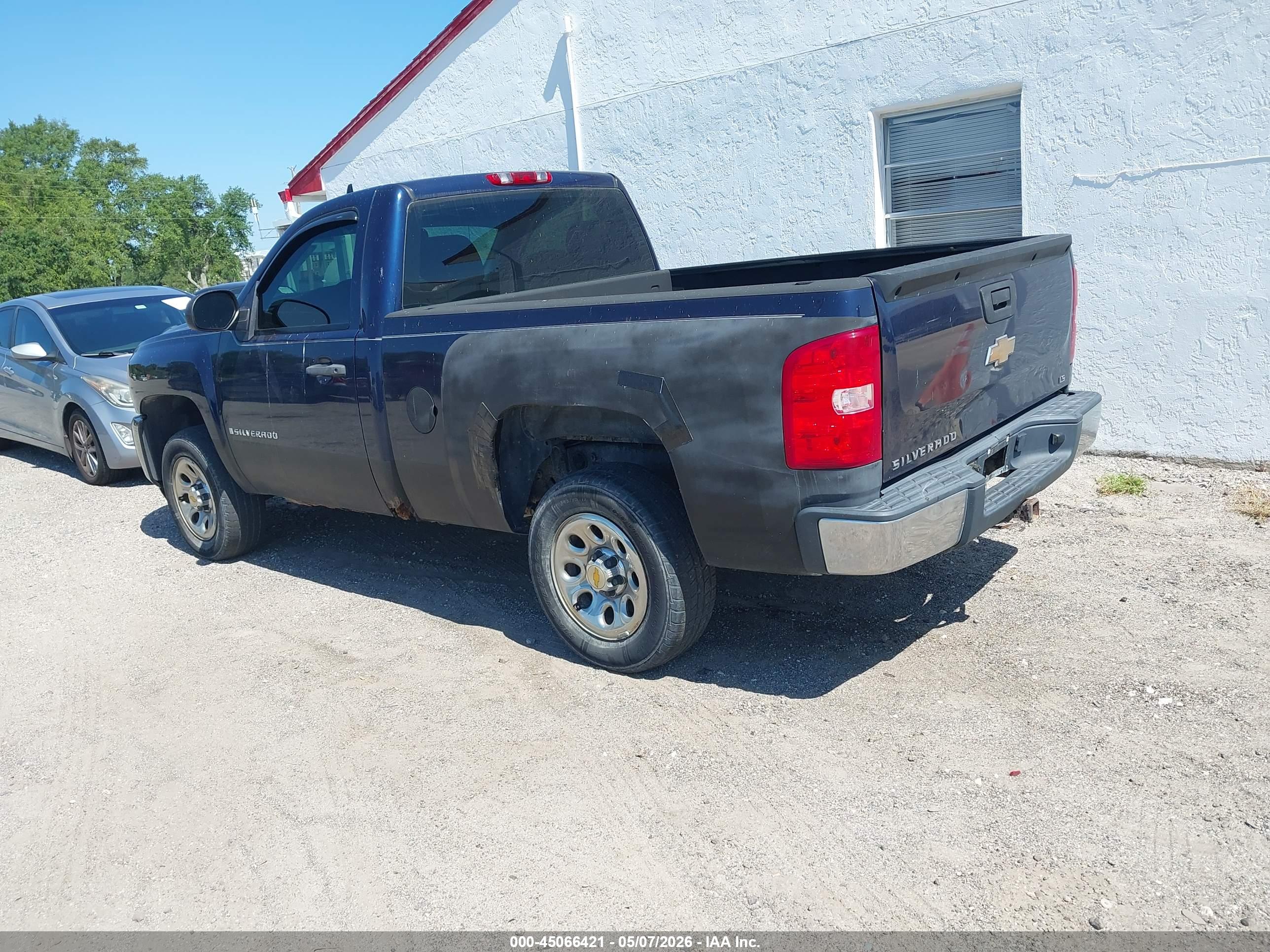 CHEVROLET SILVERADO image 3