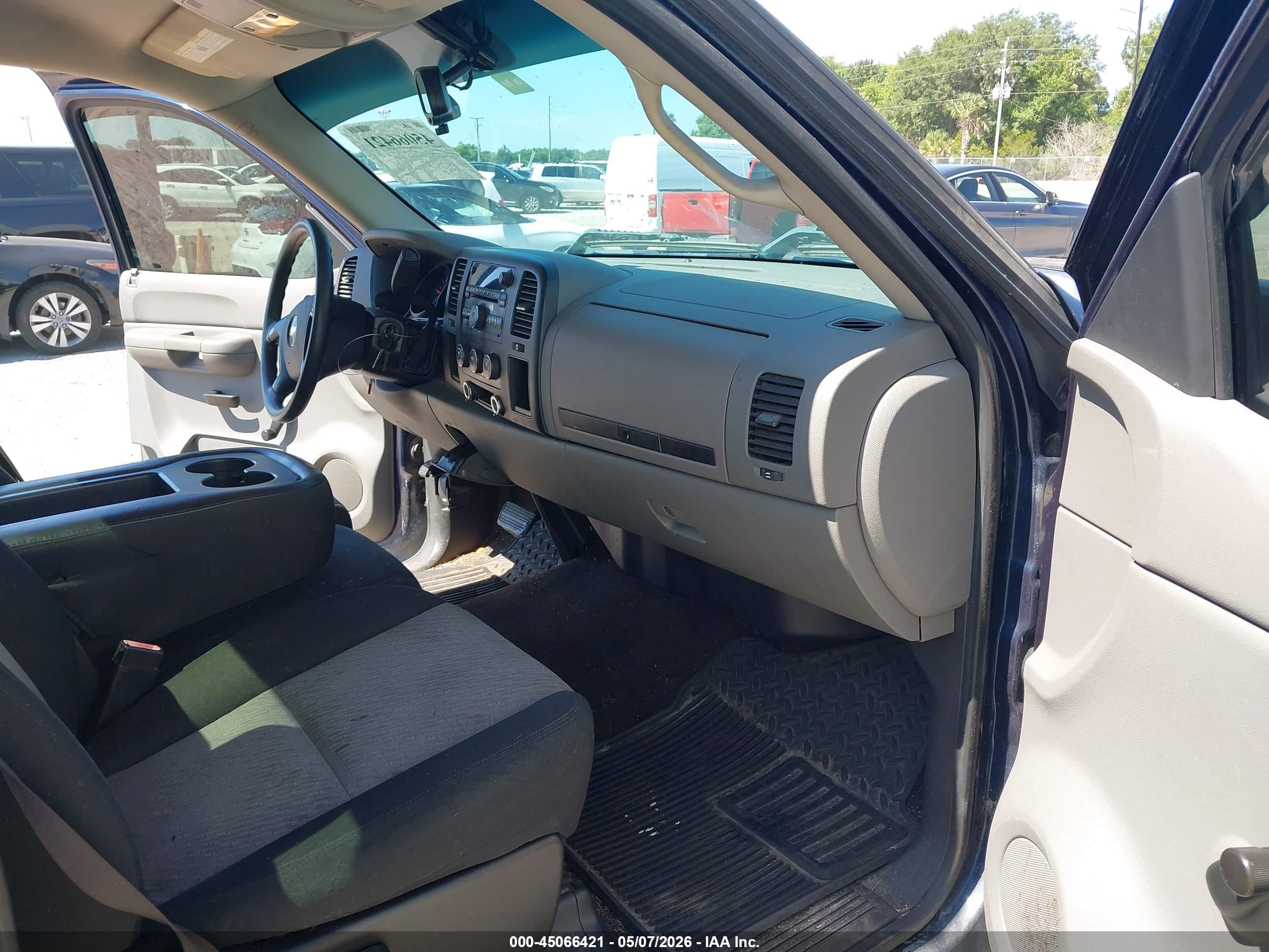 CHEVROLET SILVERADO image 5