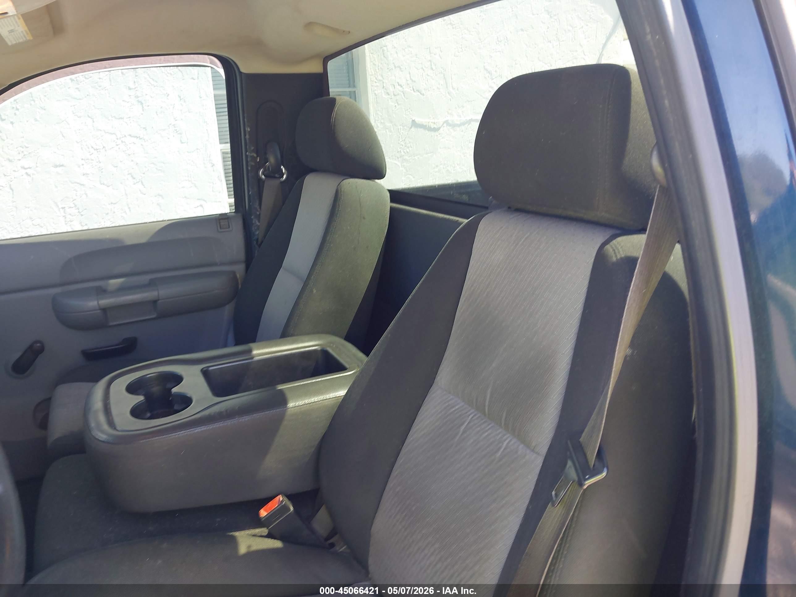 CHEVROLET SILVERADO image 8