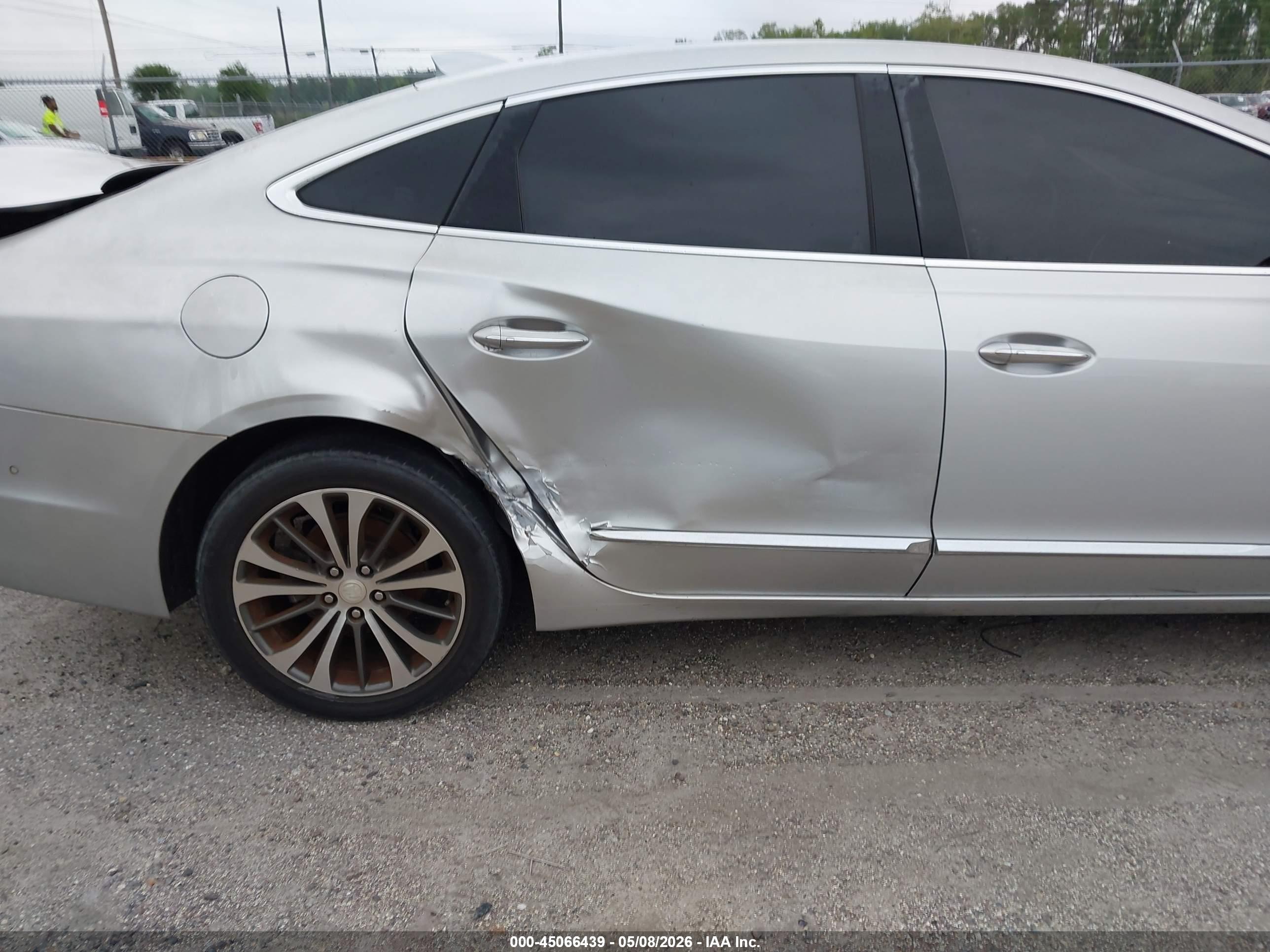 BUICK LACROSSE image 6
