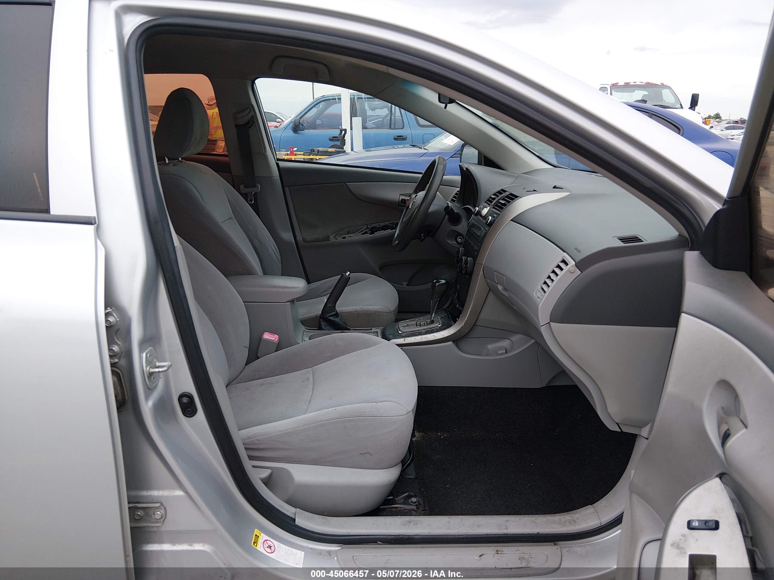 TOYOTA COROLLA image 5