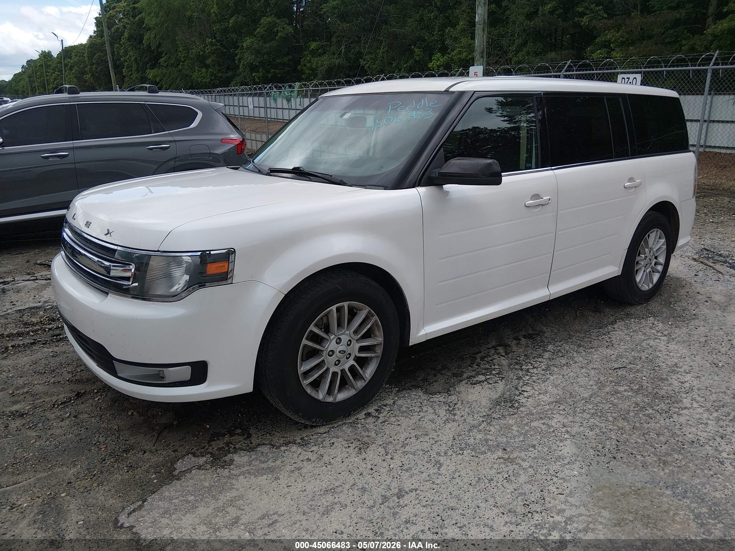 FORD FLEX image 2