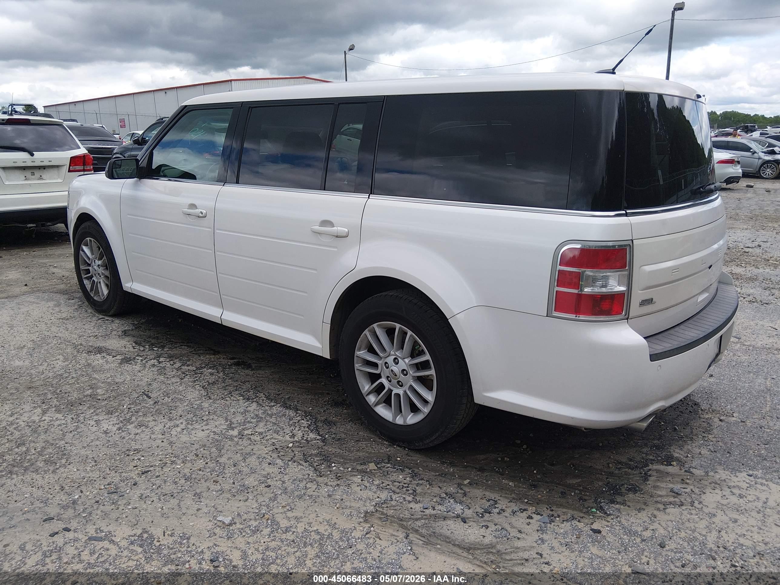 FORD FLEX image 3