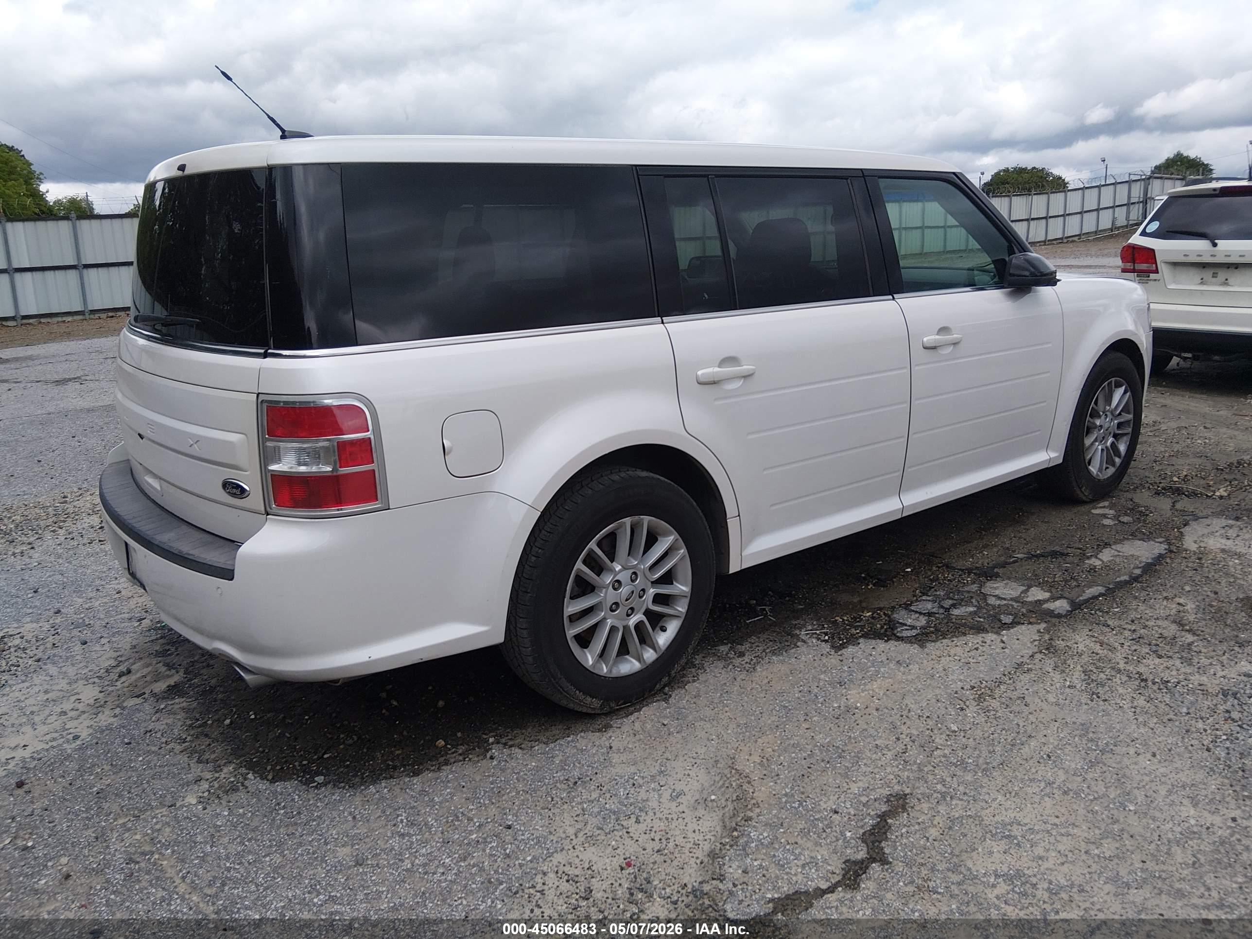 FORD FLEX image 4