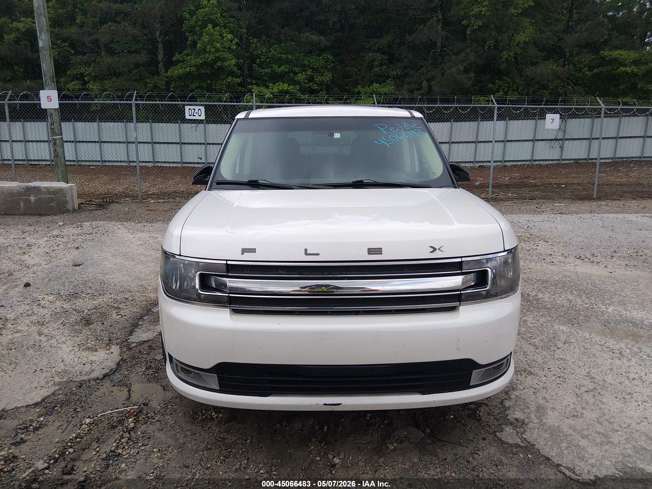 FORD FLEX image 6
