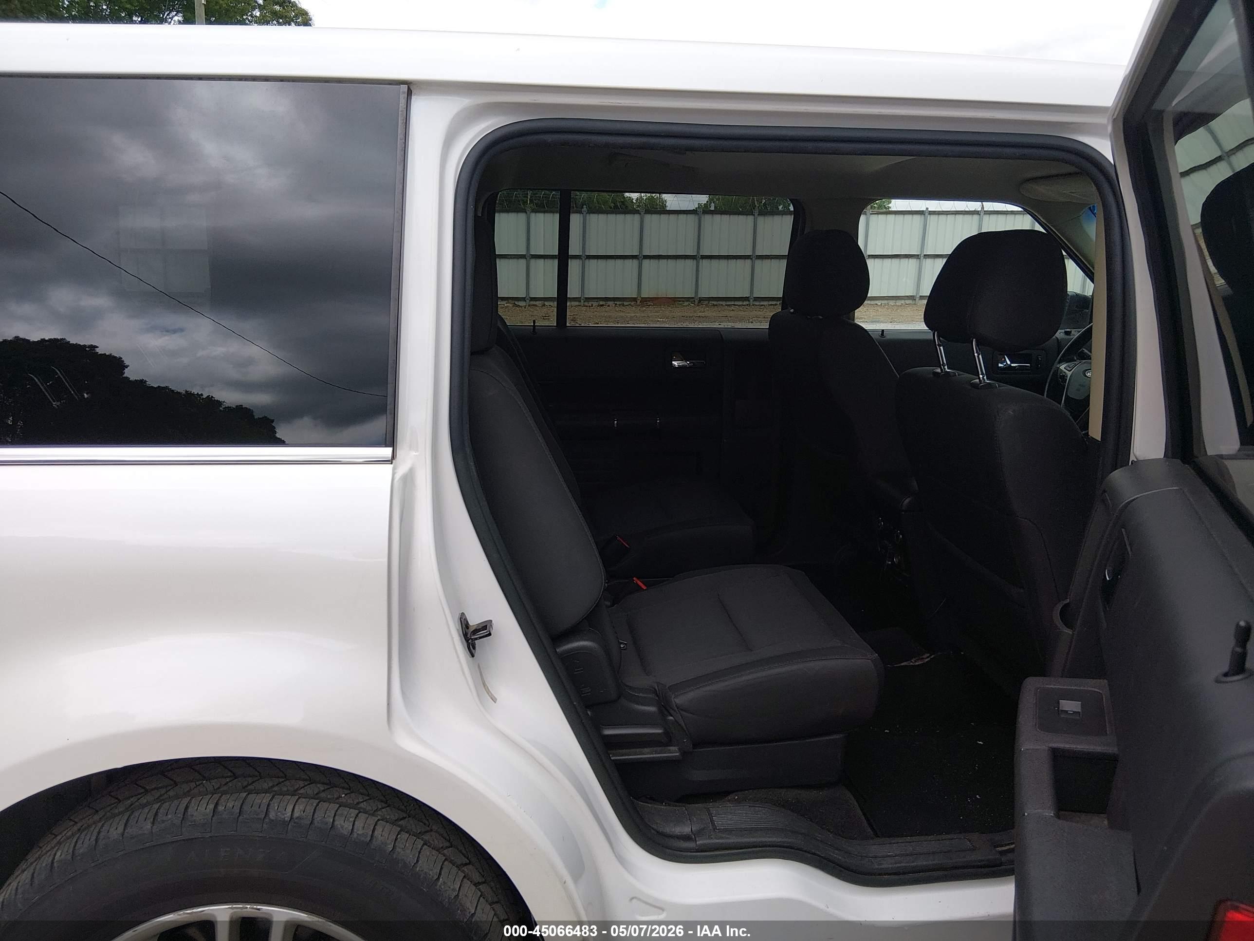 FORD FLEX image 8