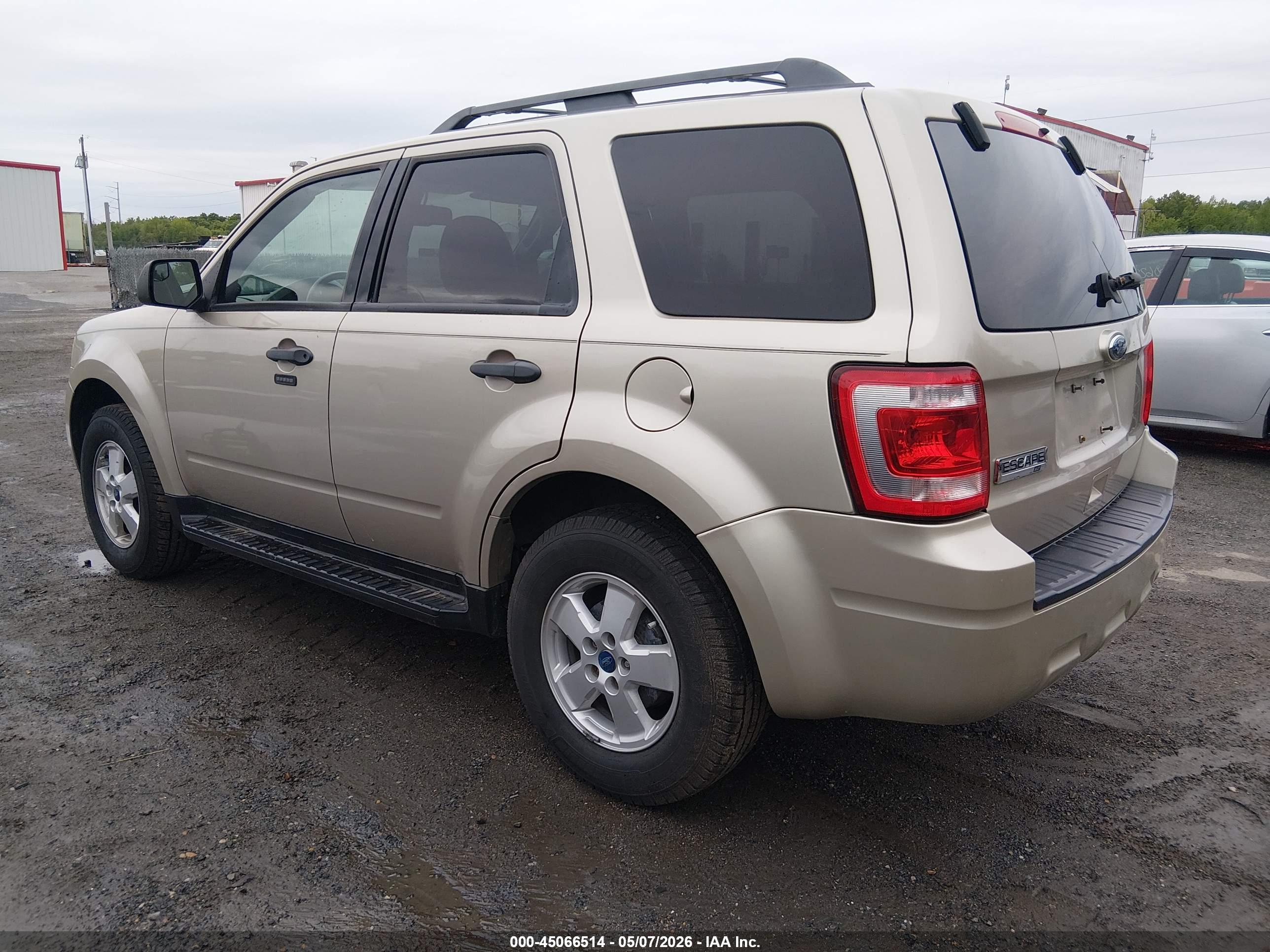 FORD ESCAPE image 3