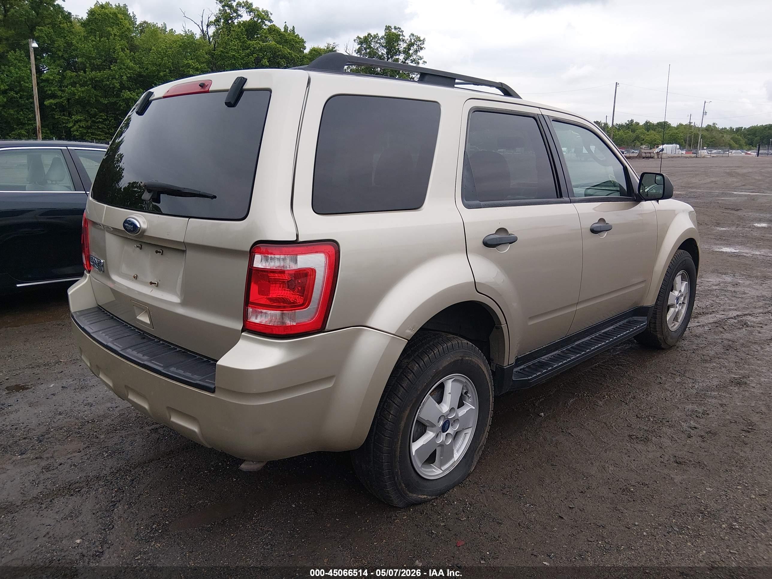FORD ESCAPE image 4