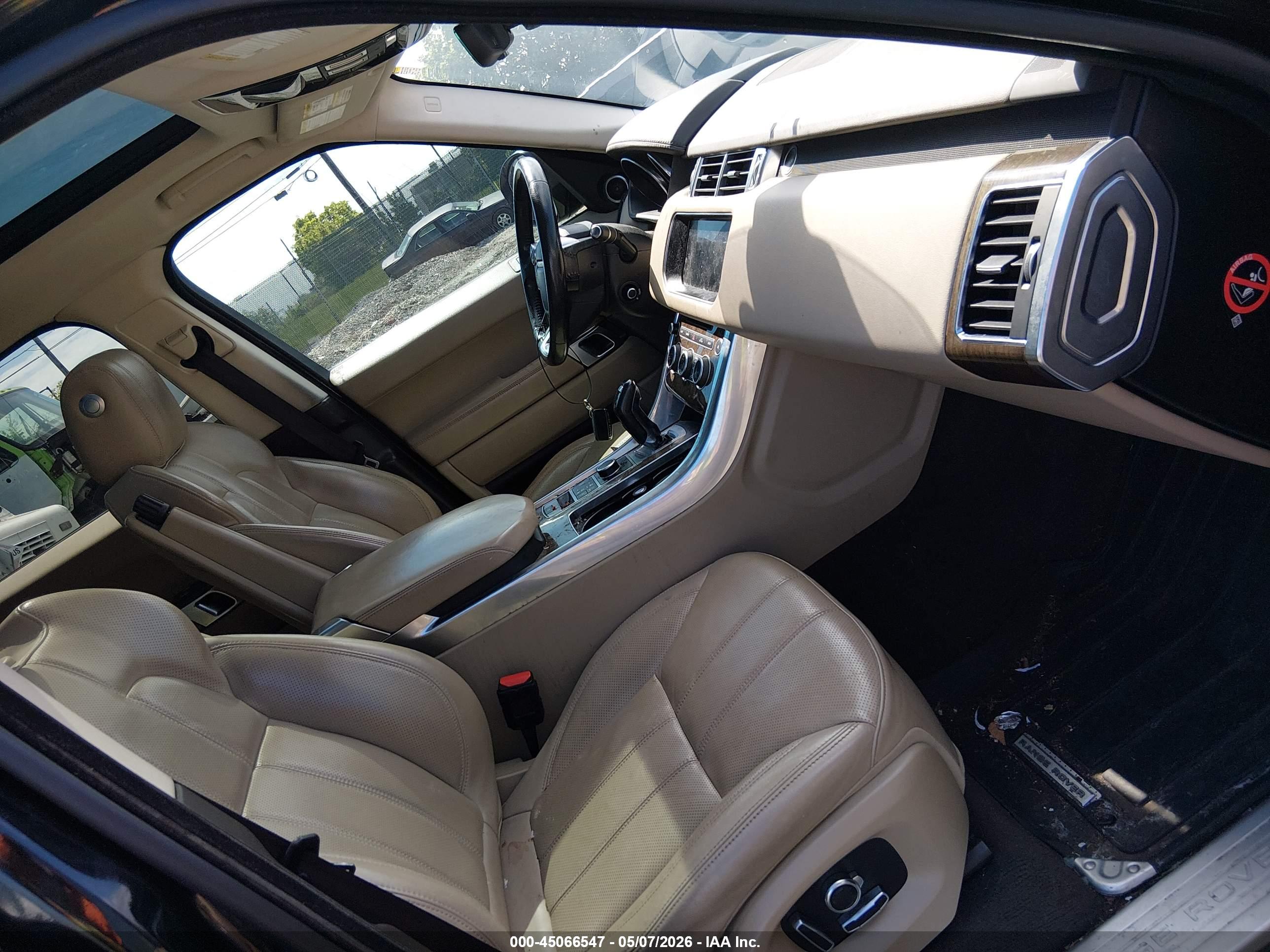 LAND ROVER image 5