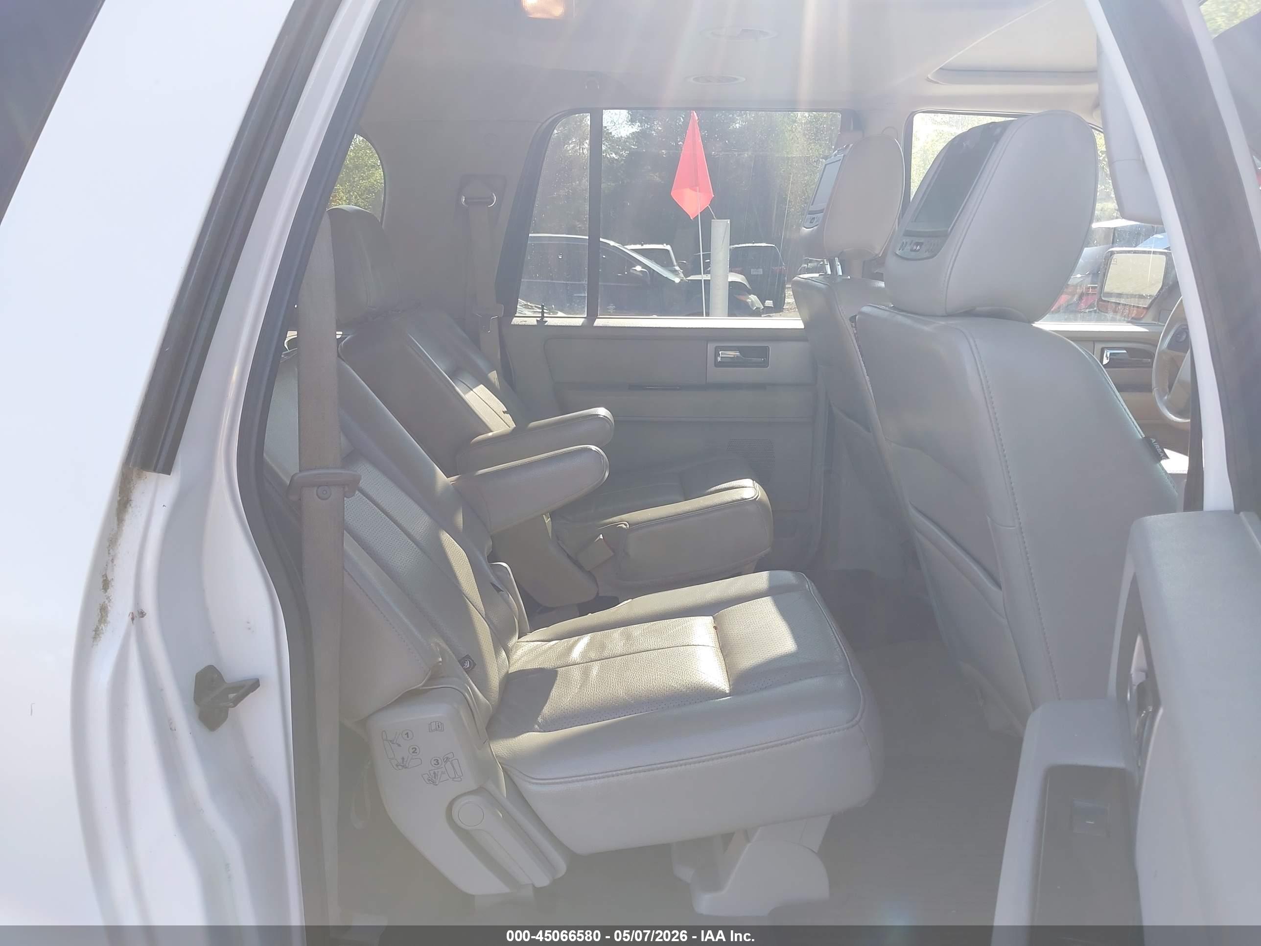 FORD EXPEDITION image 8